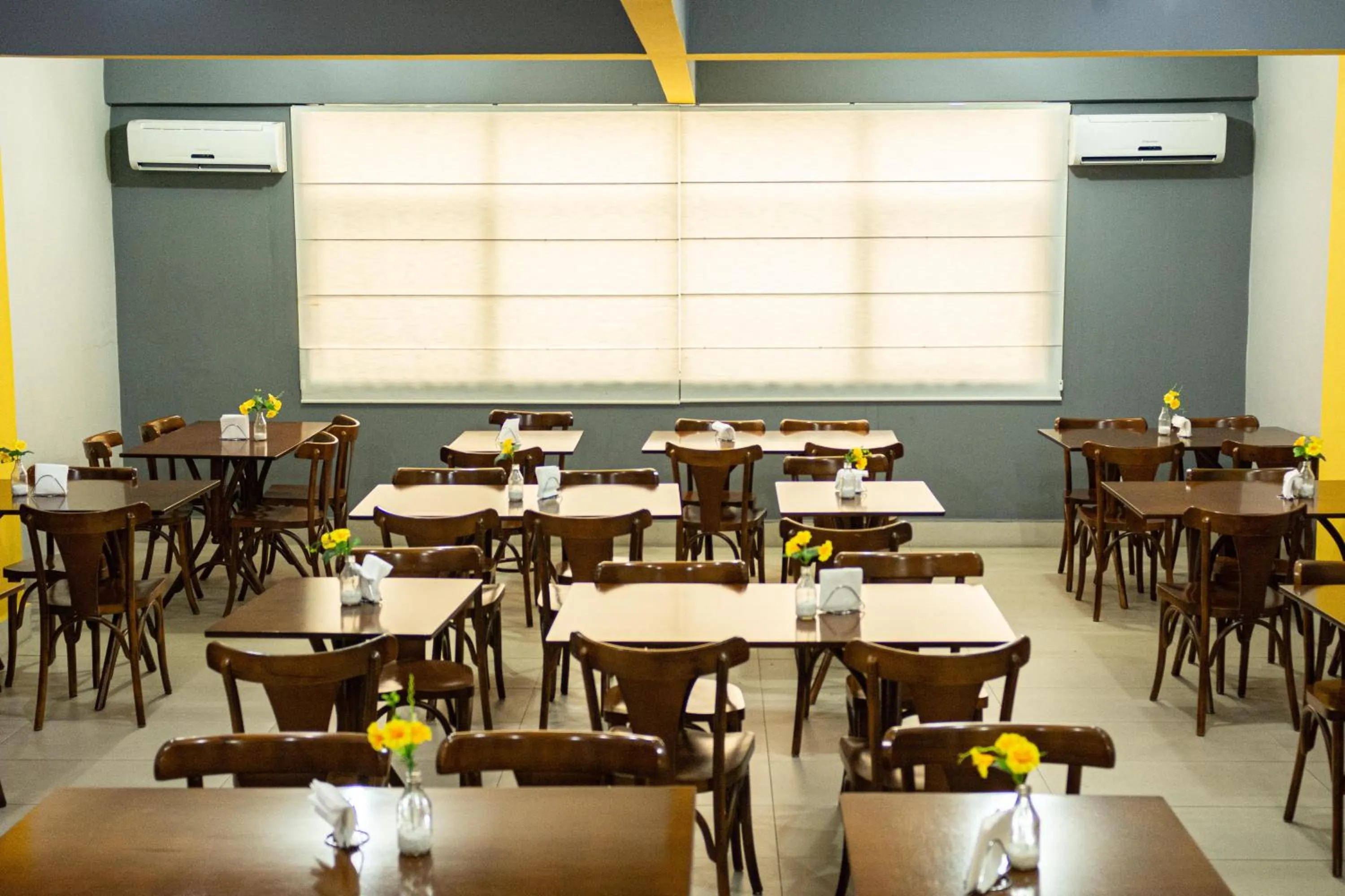 Restaurant/places to eat in Abudi Hotel