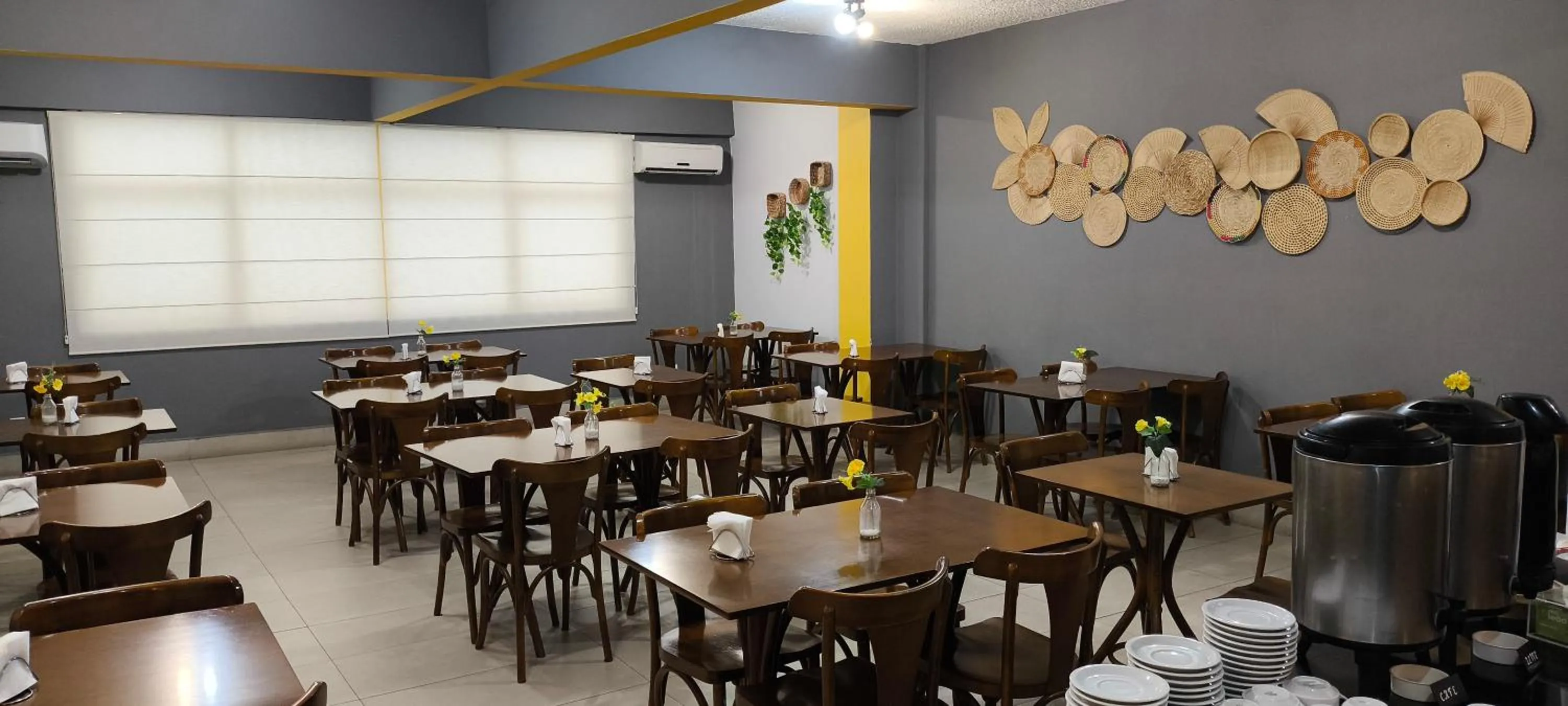 Restaurant/places to eat in Abudi Hotel