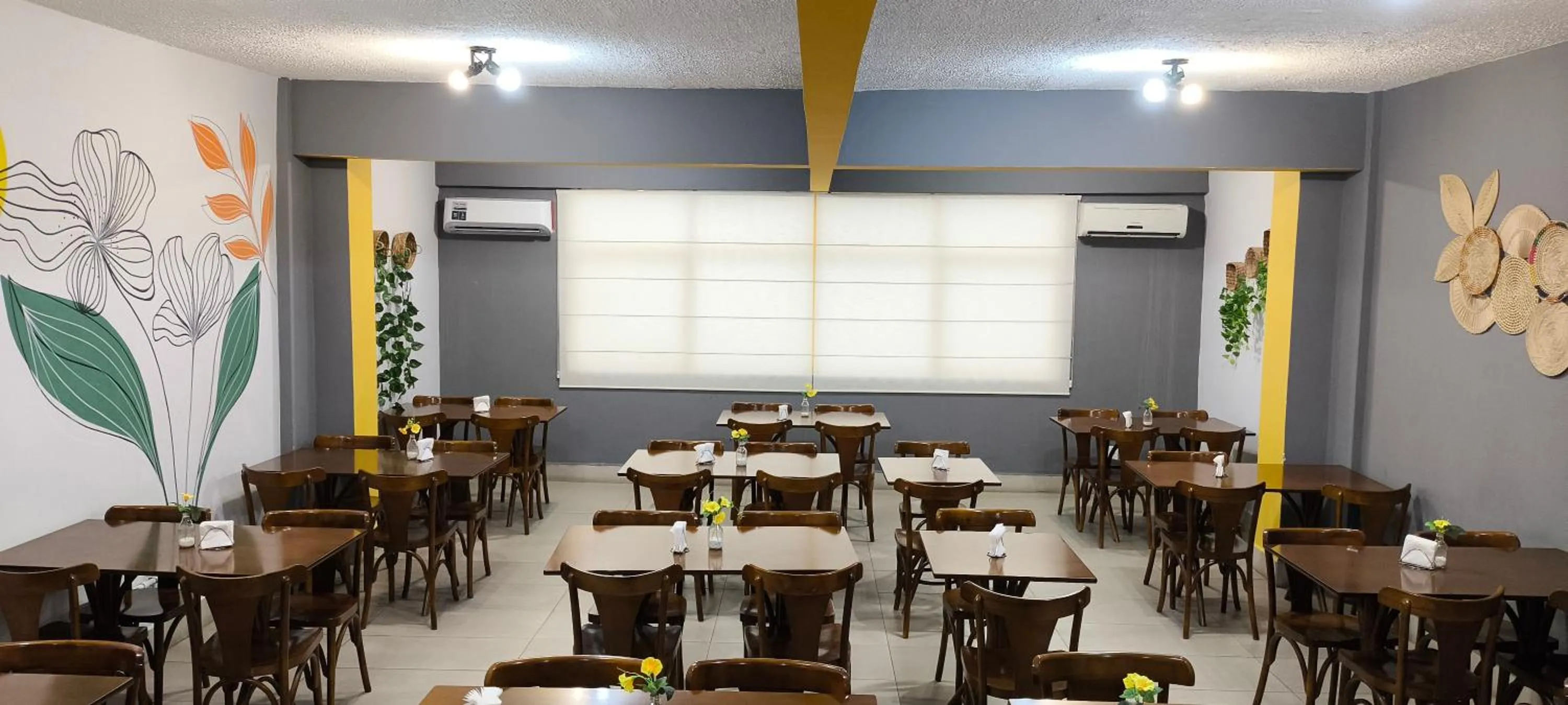 Restaurant/places to eat in Abudi Hotel