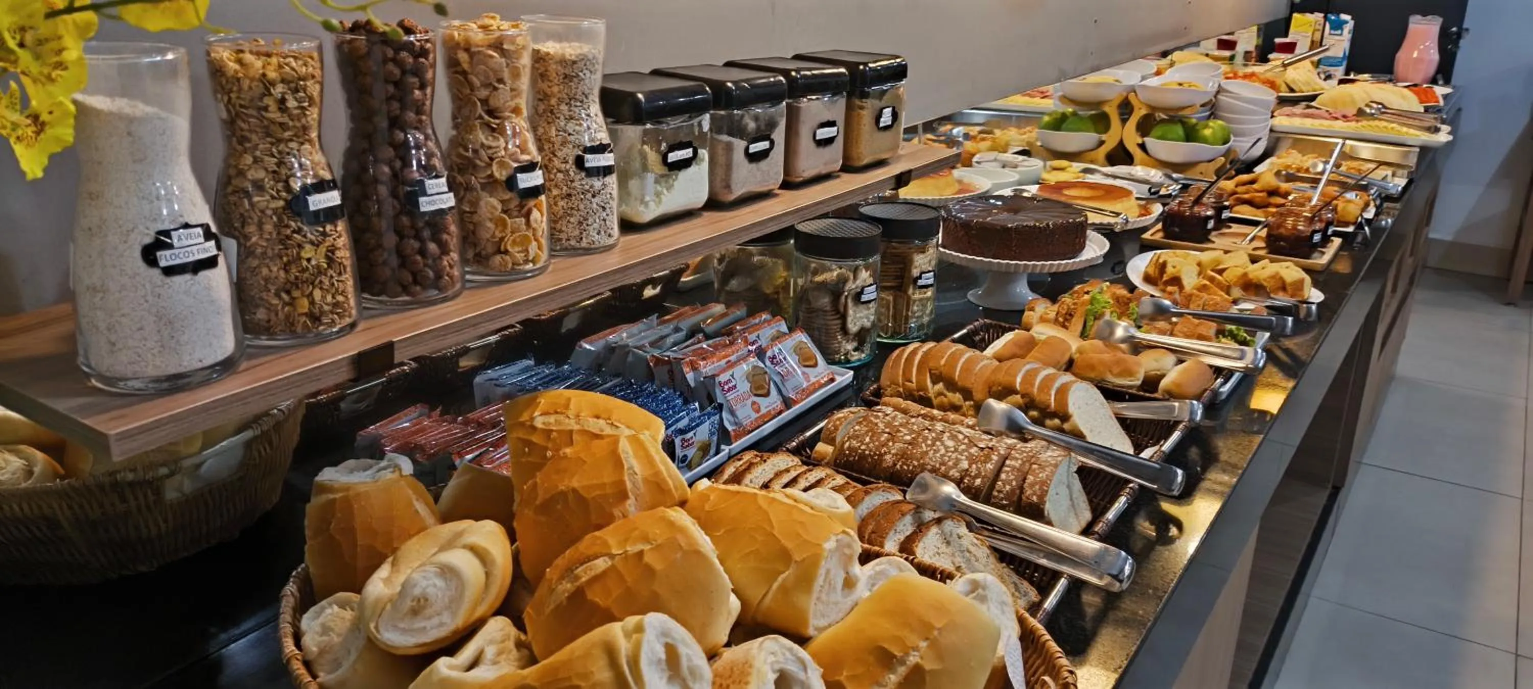 Buffet breakfast in Abudi Hotel