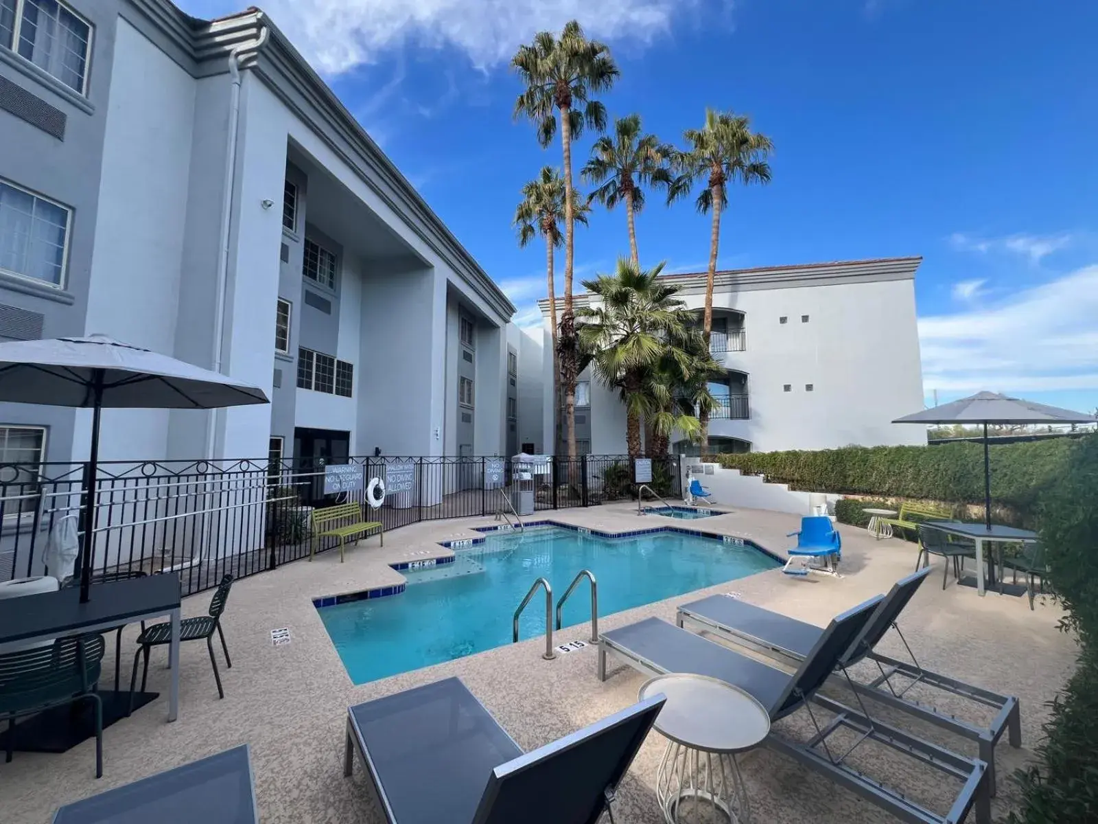 Swimming pool in Spark by Hilton Phoenix-Glendale-Peoria Swimming pool in Spark by Hilton Phoenix-Glendale-Peoria