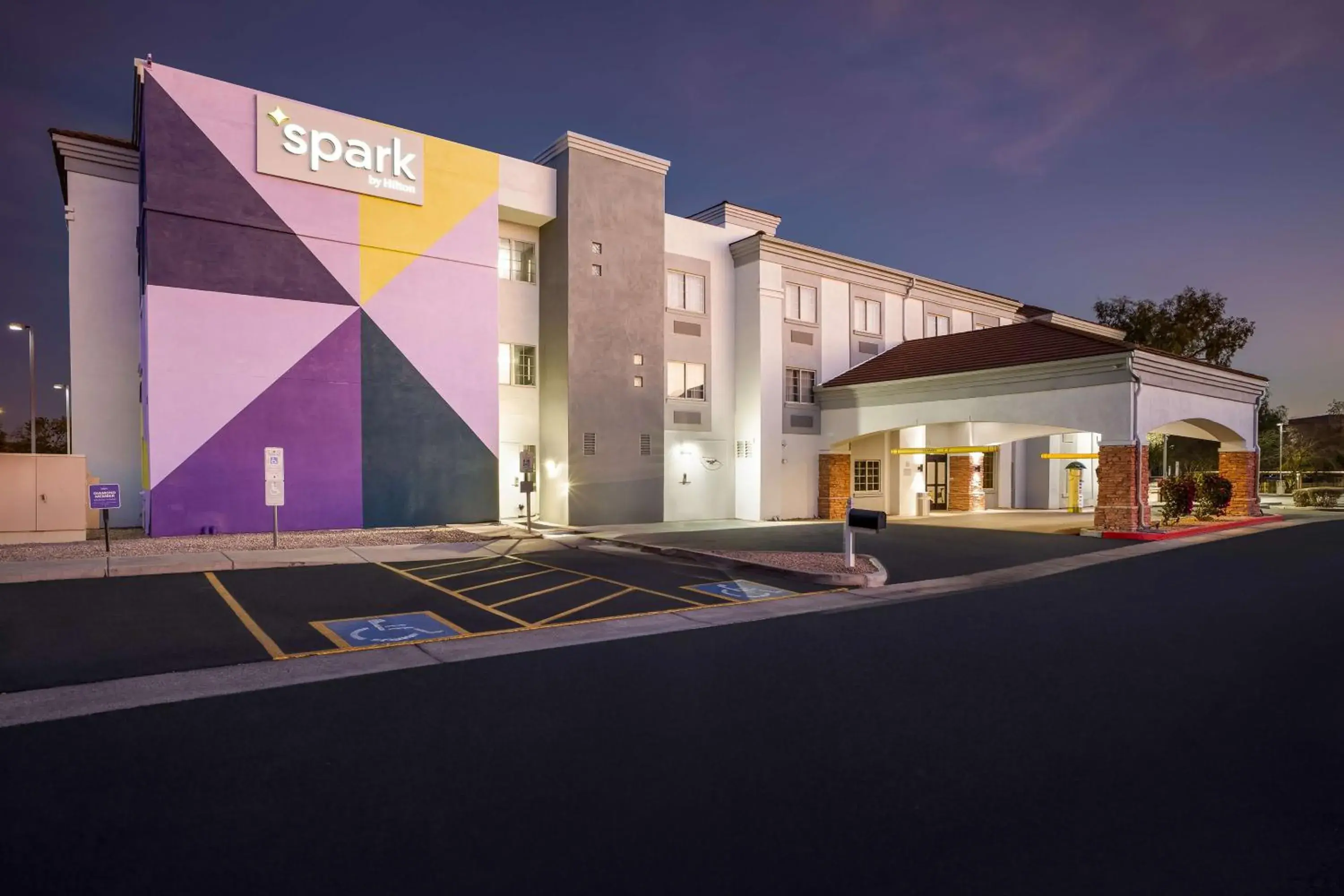 Property building in Spark by Hilton Phoenix-Glendale-Peoria Property building in Spark by Hilton Phoenix-Glendale-Peoria