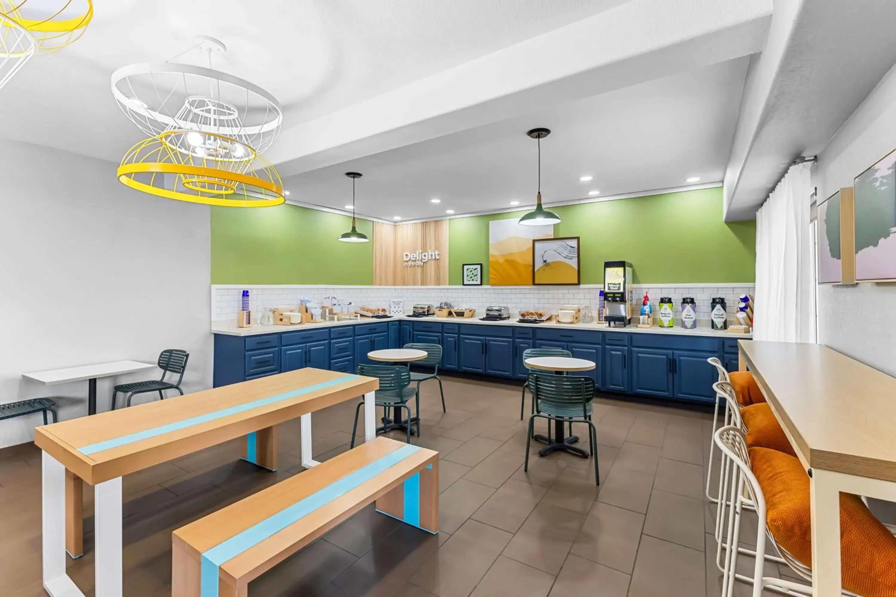 Breakfast in Comfort Inn & Suites North Glendale and Peoria Breakfast in Comfort Inn & Suites North Glendale and Peoria