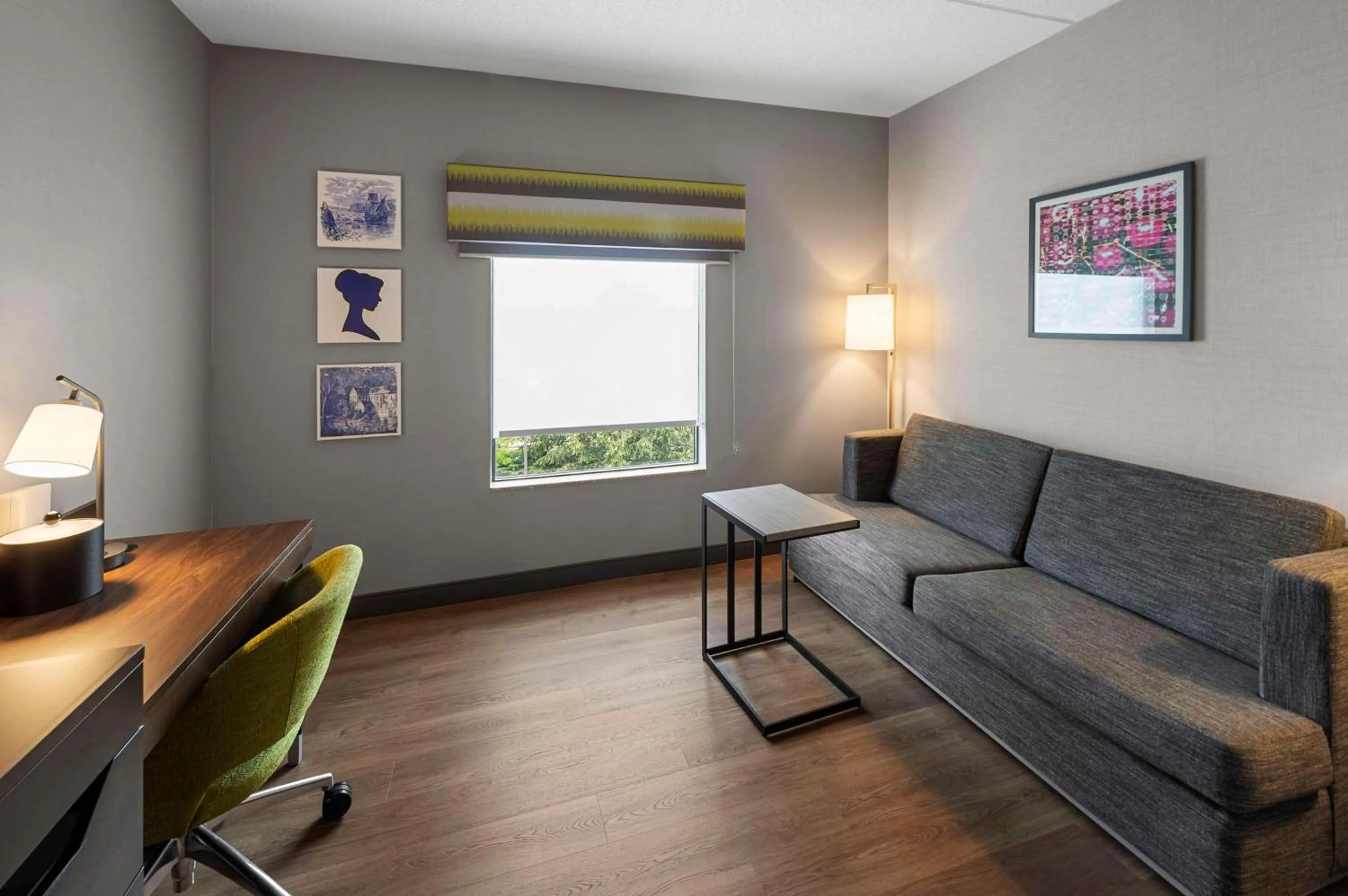 Living room in Hampton Inn Nanuet