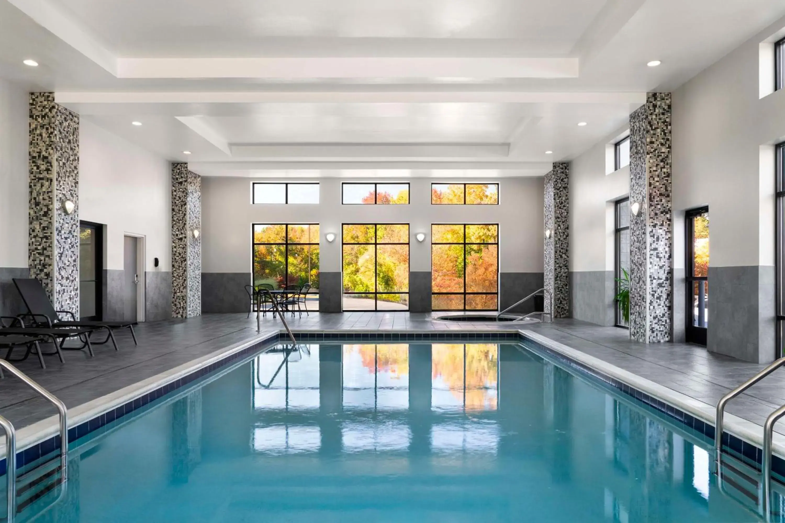 Pool view in Hampton Inn Stafford / Quantico-Aquia Pool view in Hampton Inn Stafford / Quantico-Aquia