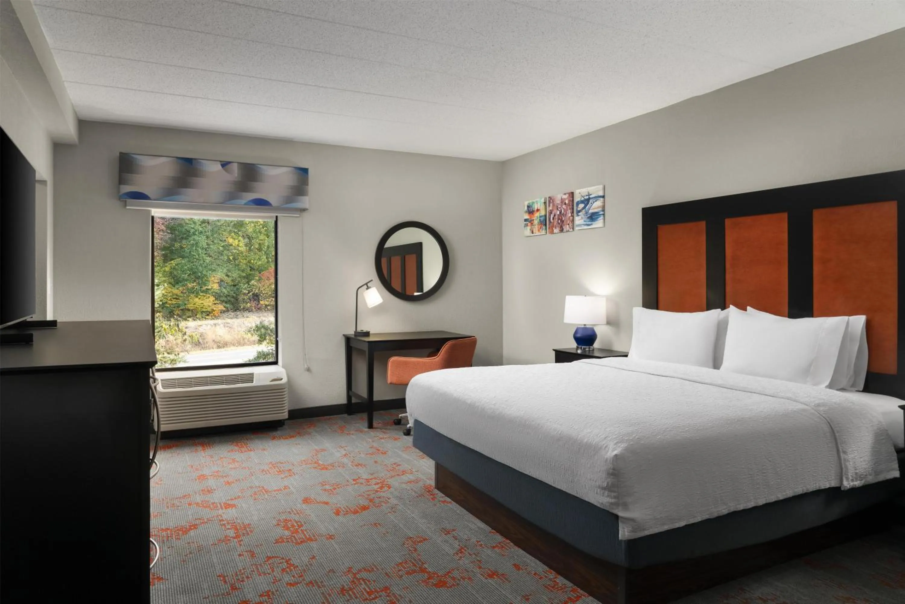 Bedroom, Bed in Hampton Inn Stafford / Quantico-Aquia