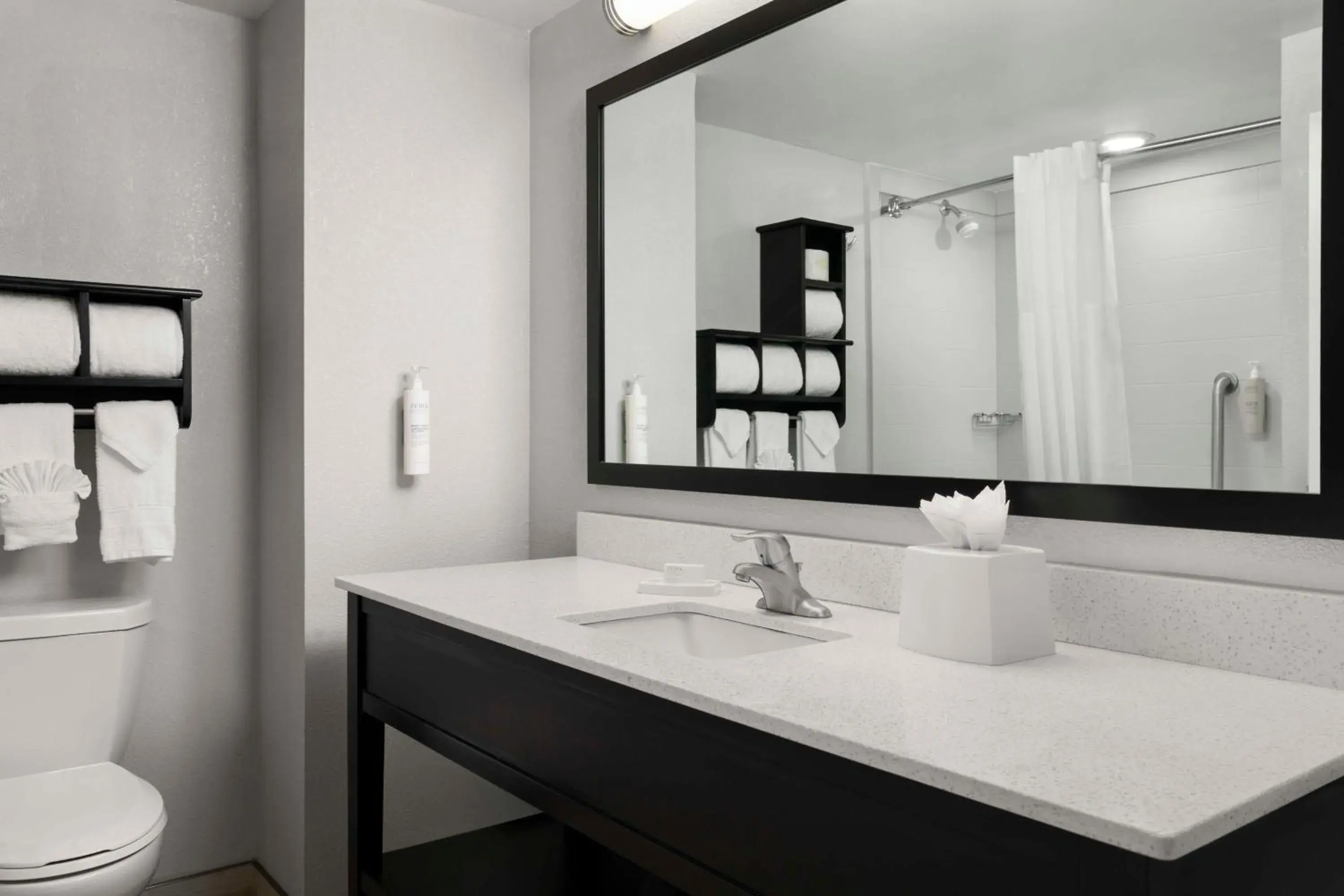 Bathroom in Hampton Inn Stafford / Quantico-Aquia Bathroom in Hampton Inn Stafford / Quantico-Aquia