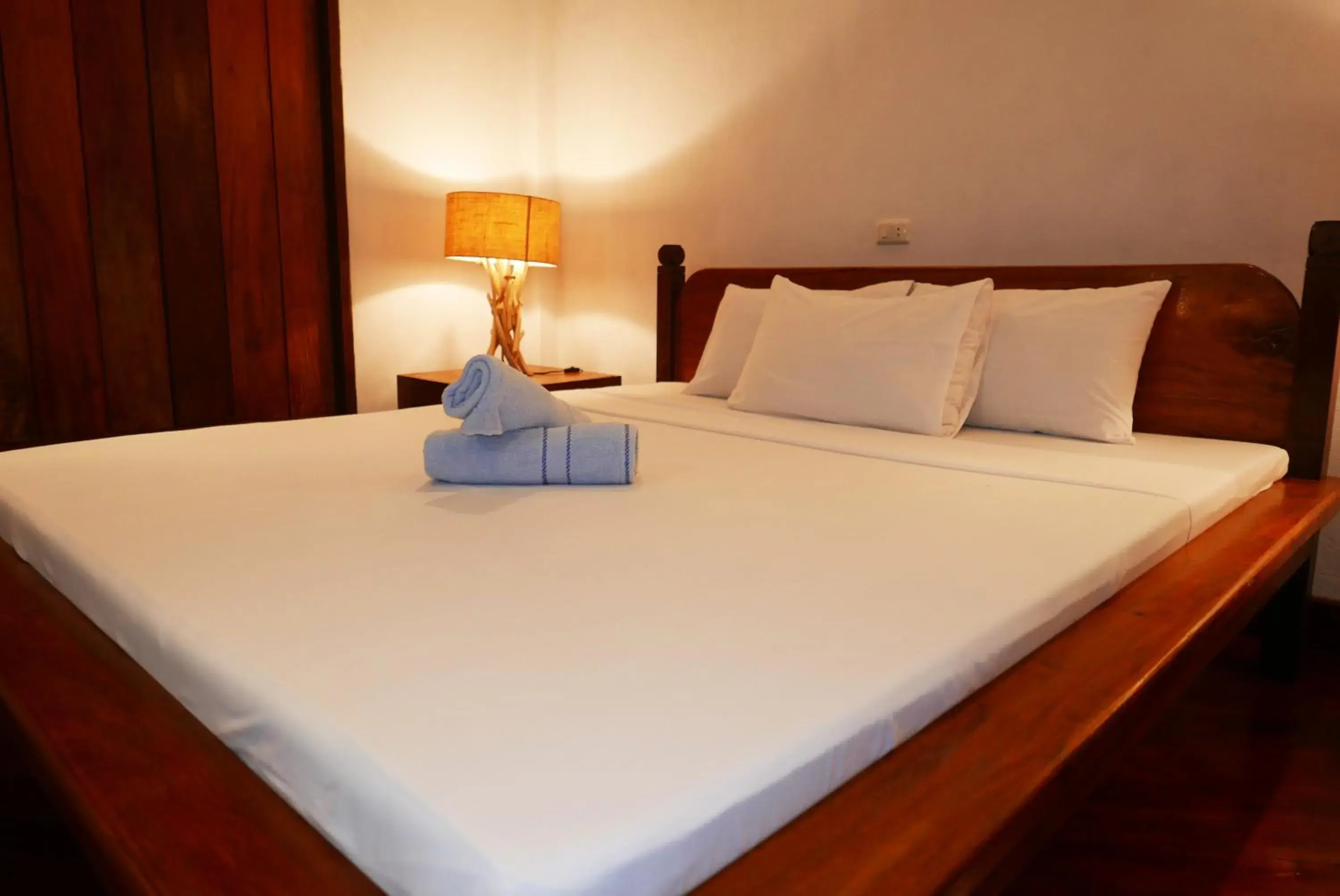 Bed in Dolarog Beach Resort Bed in Dolarog Beach Resort