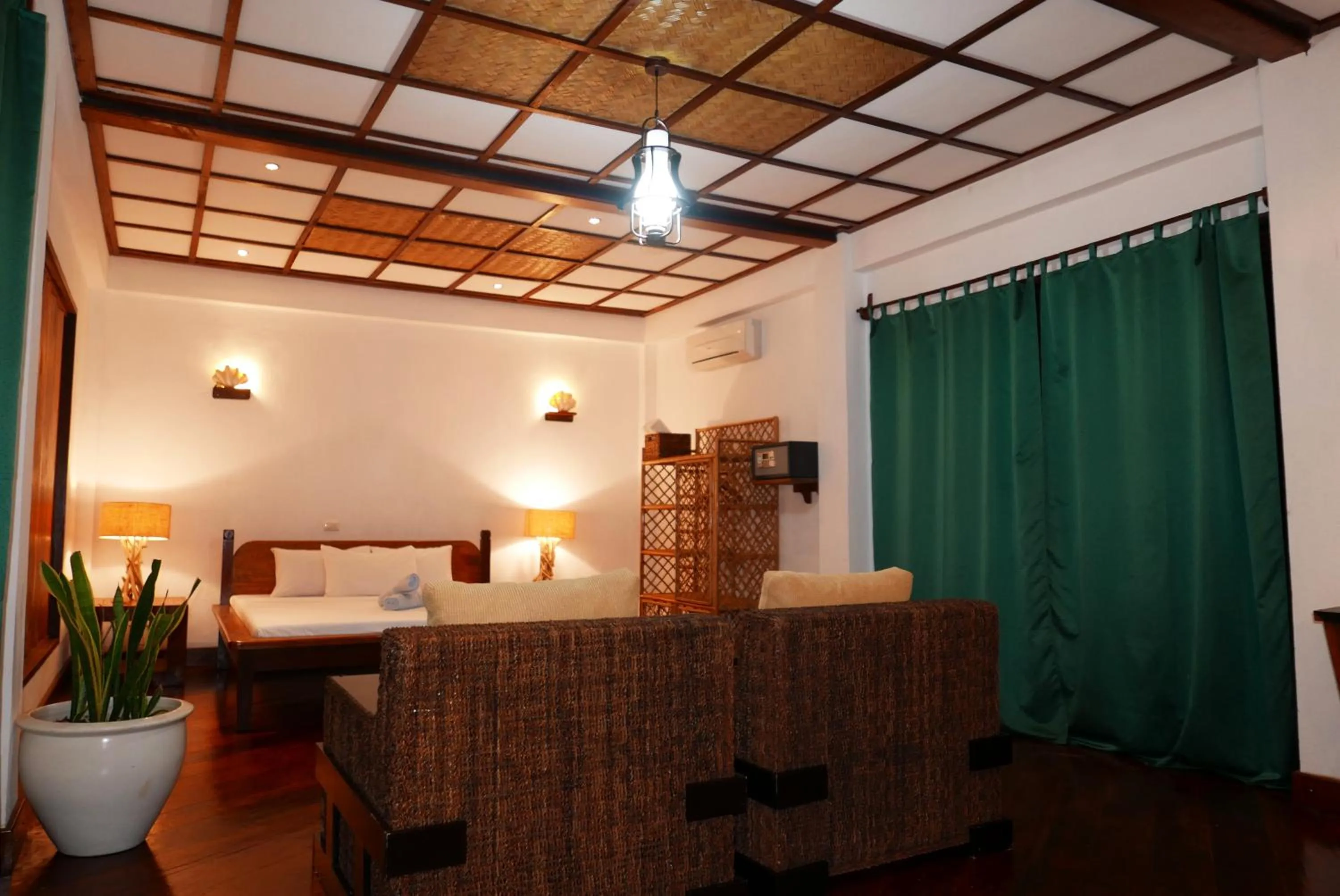 Bed in Dolarog Beach Resort