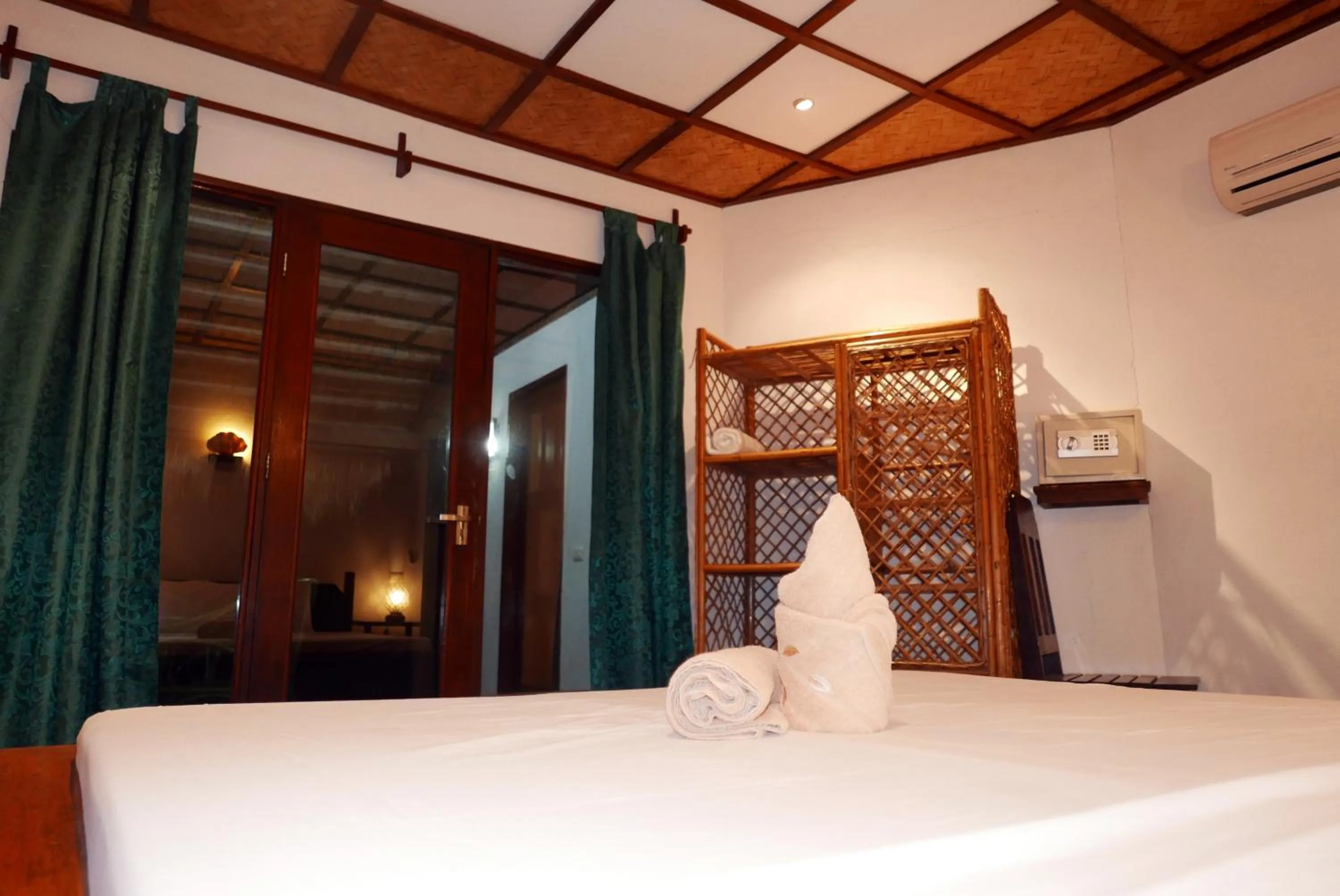Bed in Dolarog Beach Resort