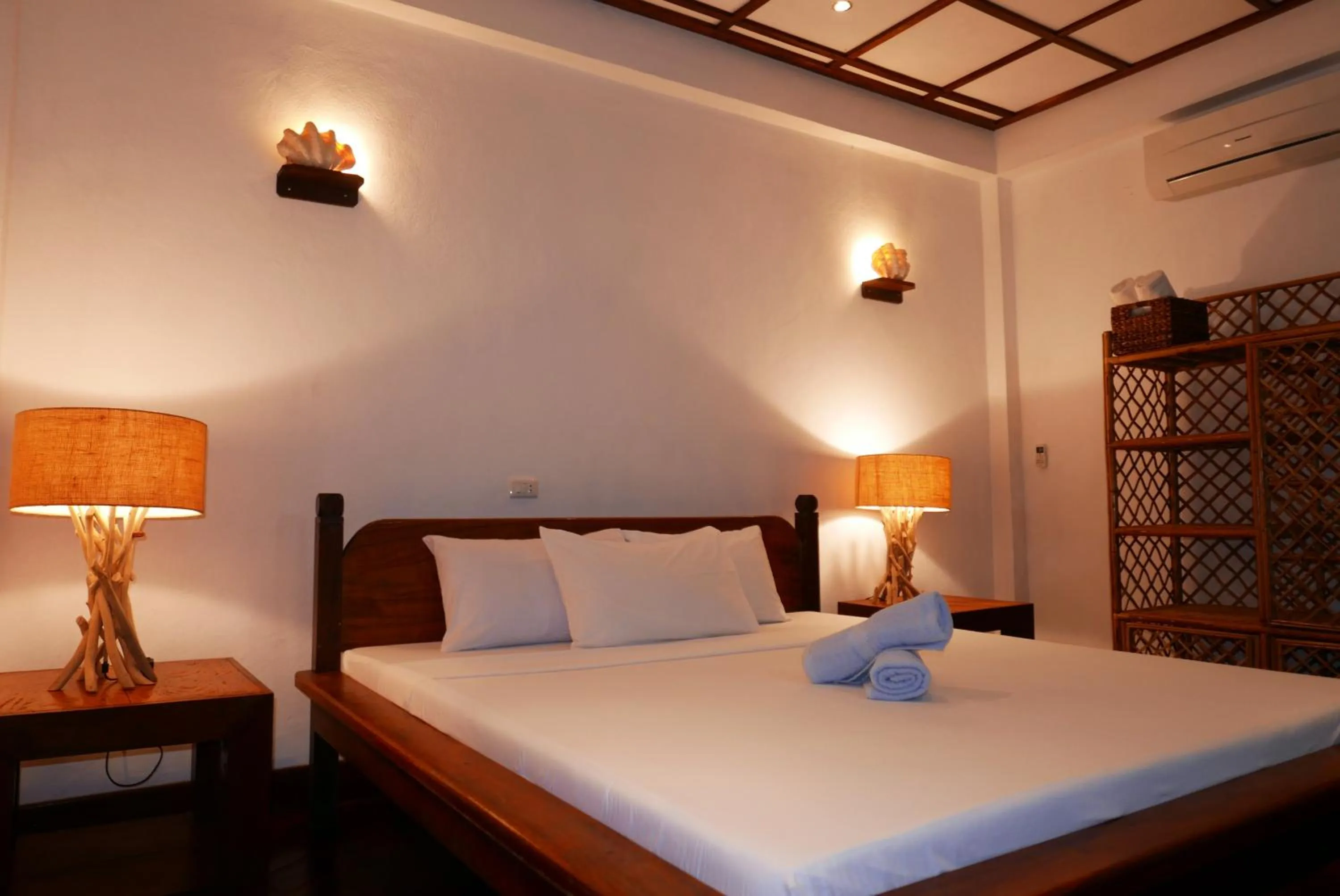 Bed in Dolarog Beach Resort