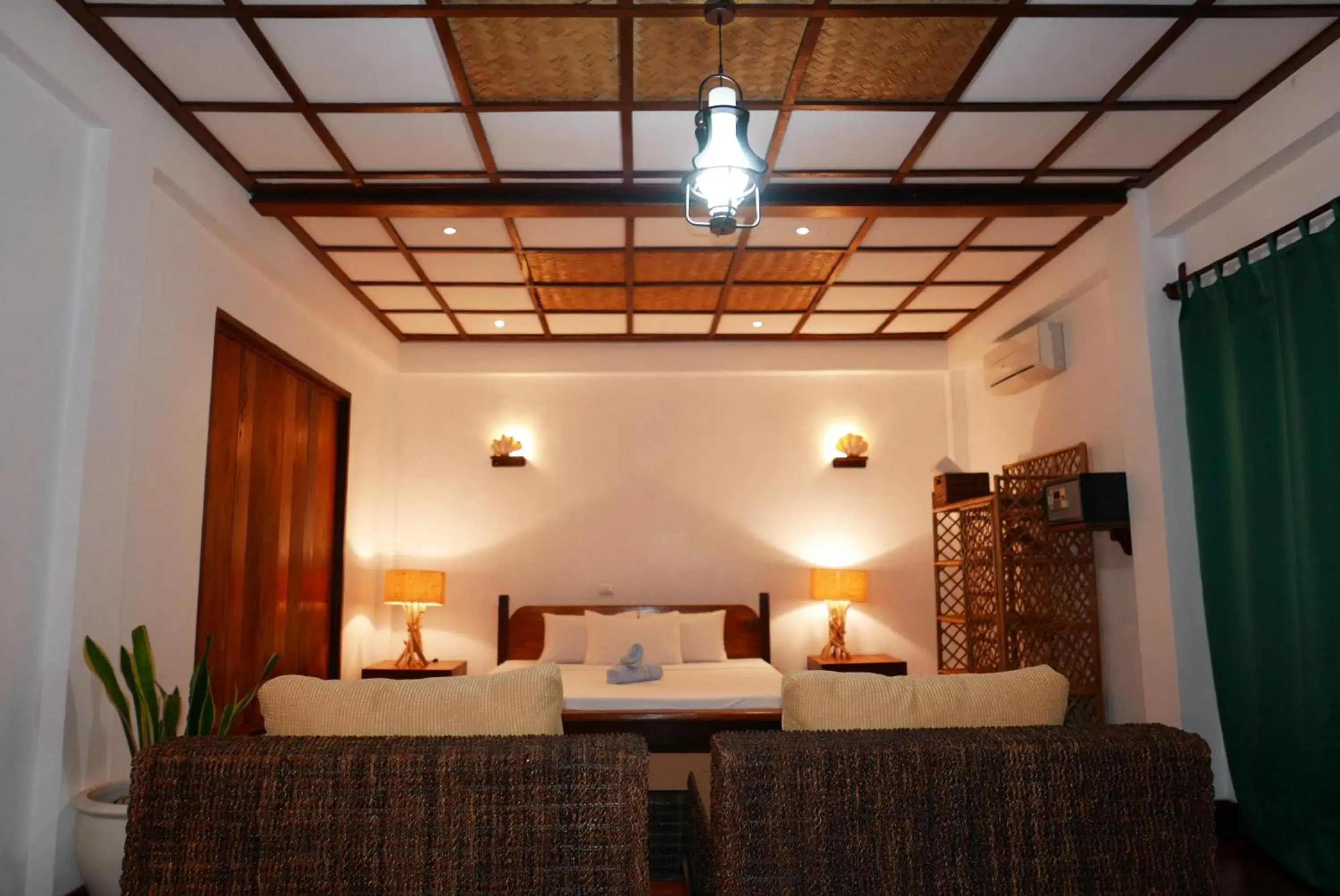 Bed in Dolarog Beach Resort Bed in Dolarog Beach Resort
