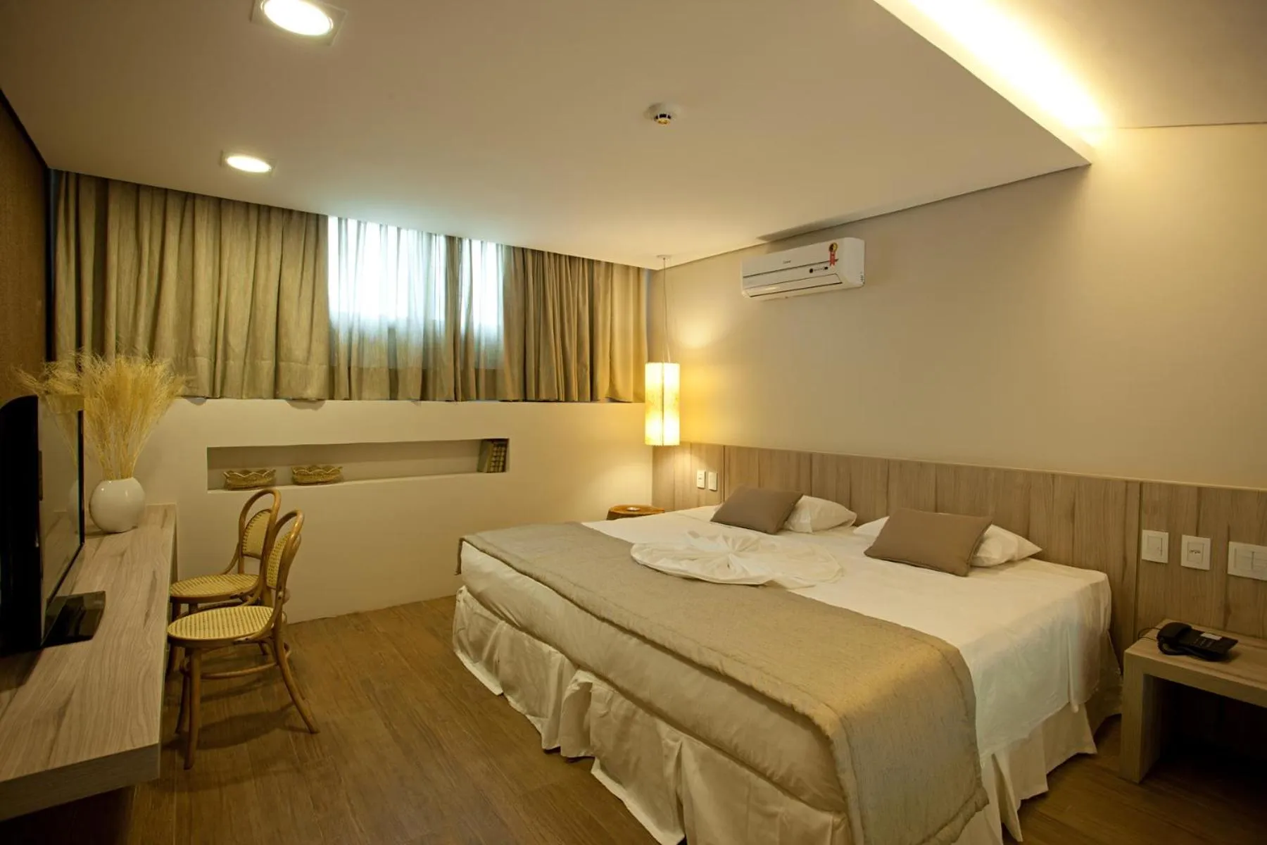 Bedroom, Bed in Carmel Charme Resort