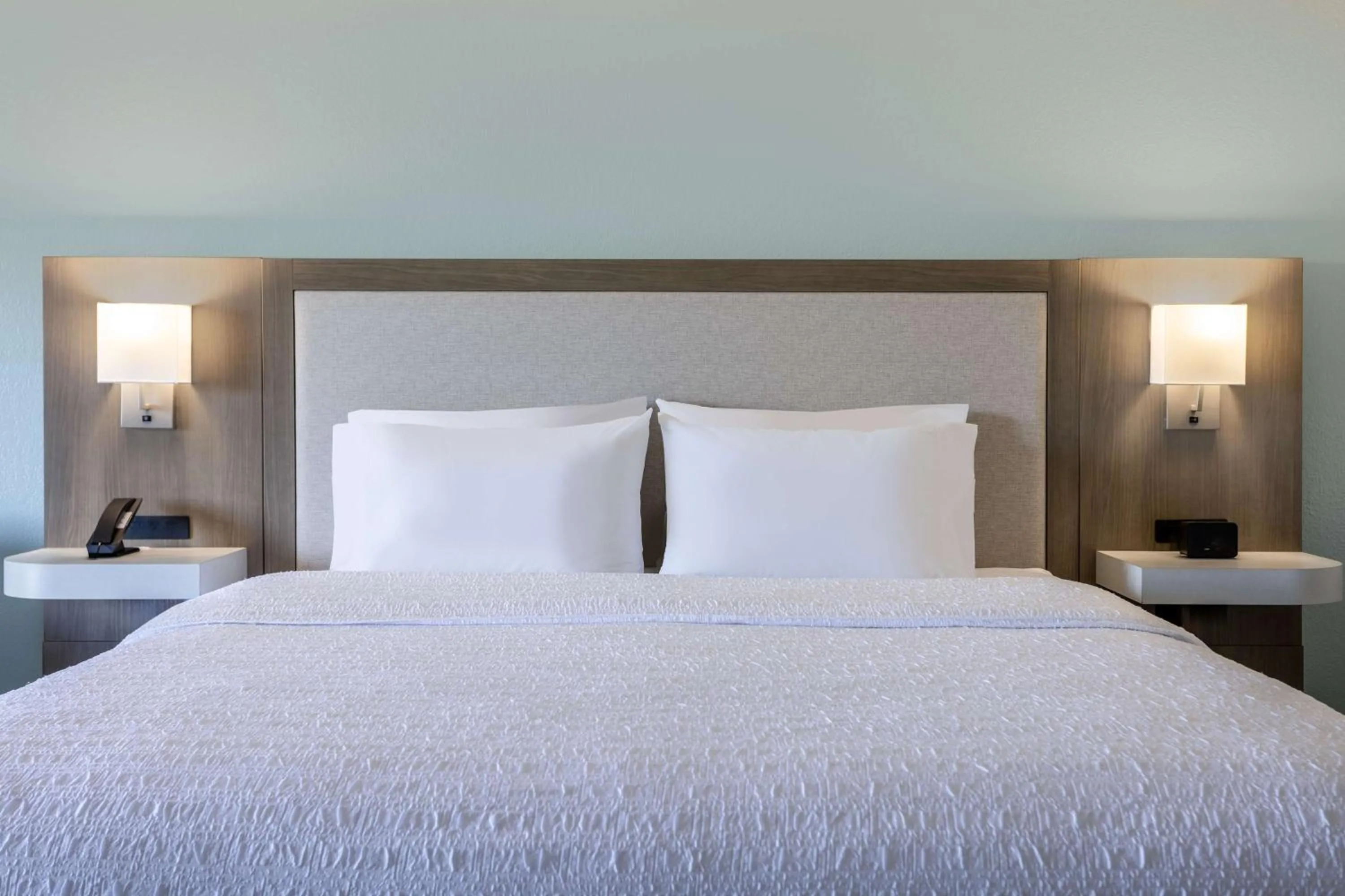 Bed in Hampton Inn & Suites Venice Bayside South Sarasota