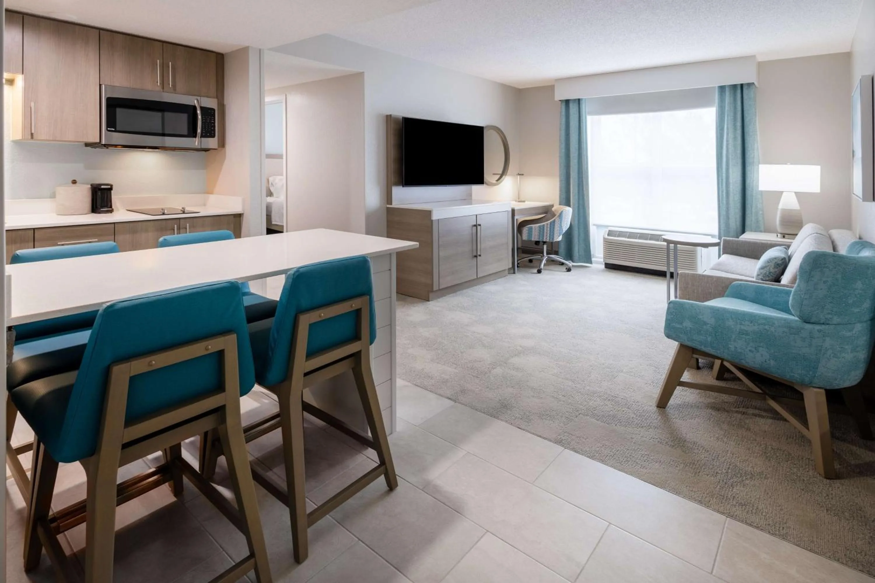 Kitchen or kitchenette, Bed in Hampton Inn & Suites Venice Bayside South Sarasota