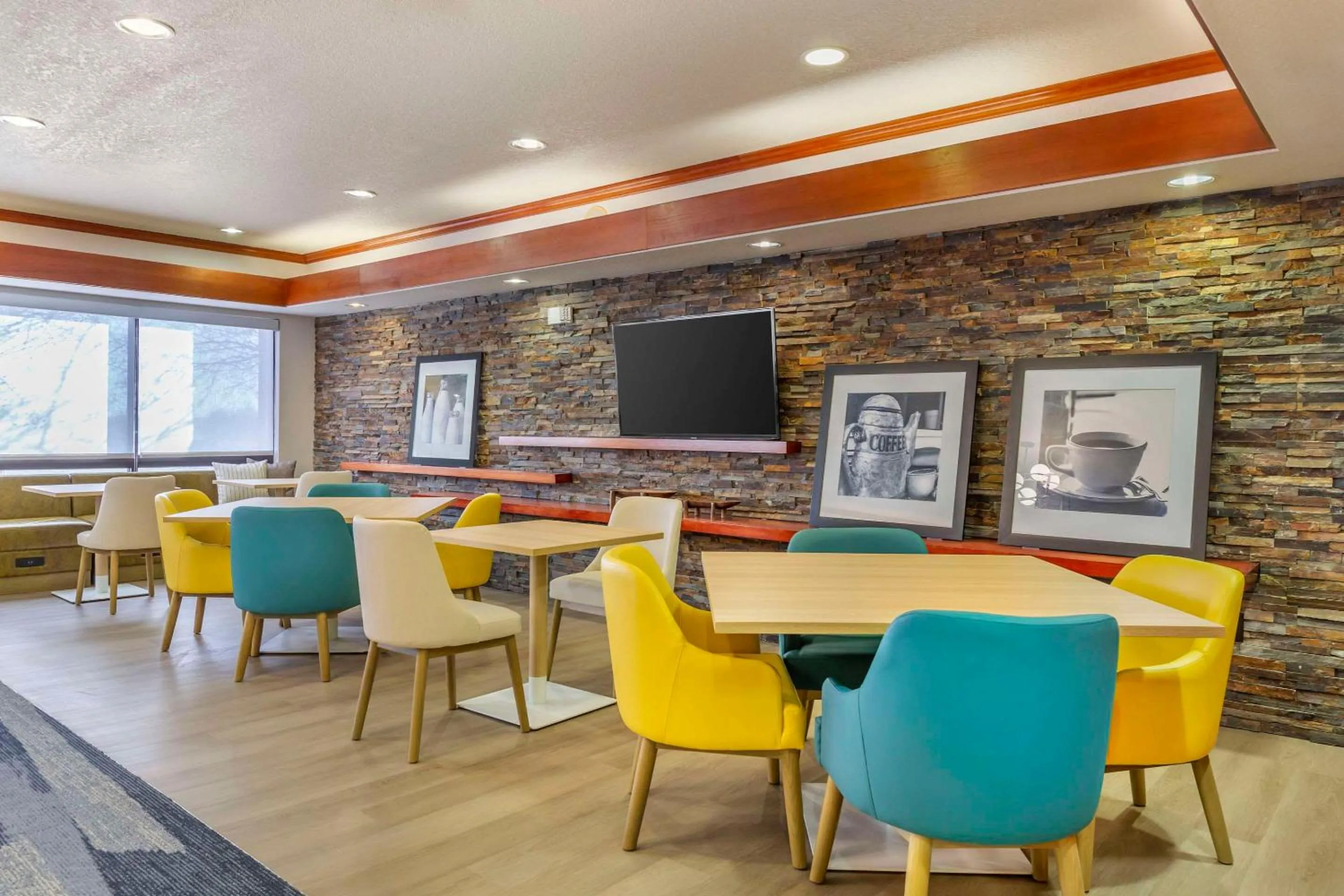 Breakfast in Comfort Inn & Suites Rapid City near Mt Rushmore