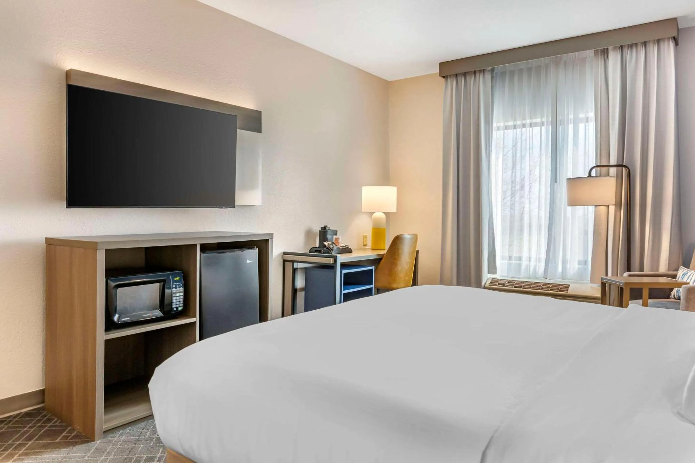 Bed in Comfort Inn & Suites Rapid City near Mt Rushmore