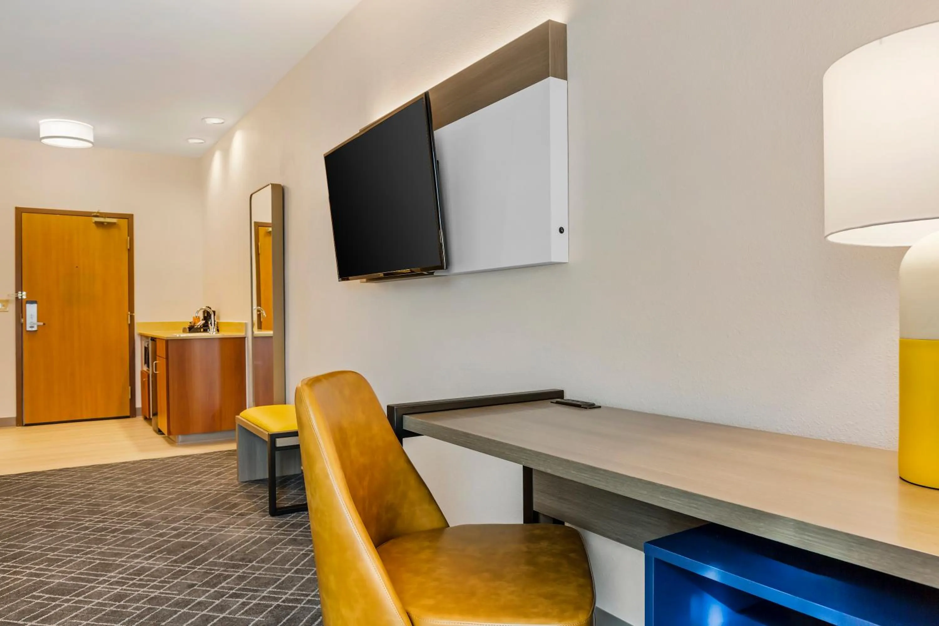 TV and multimedia in Comfort Inn & Suites Rapid City near Mt Rushmore