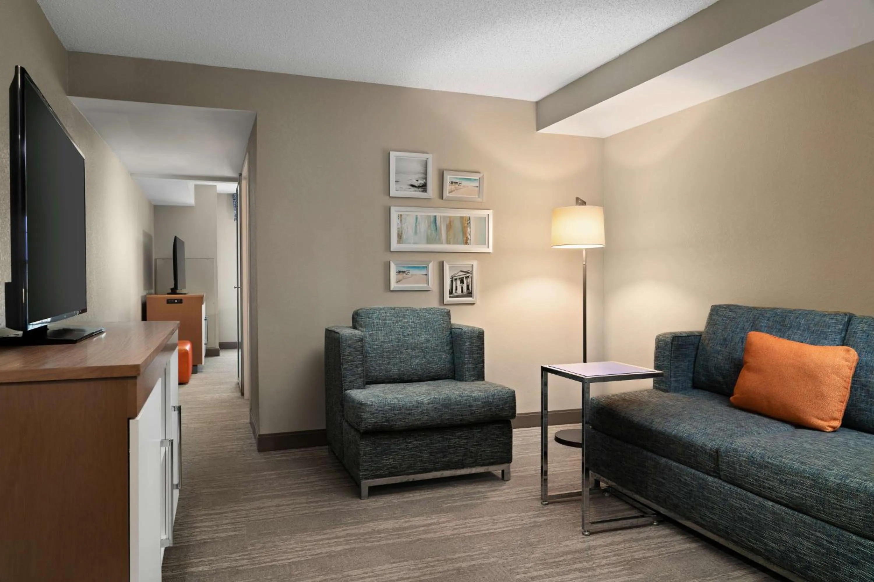 Living room in Hampton Inn South Kingstown - Newport Area