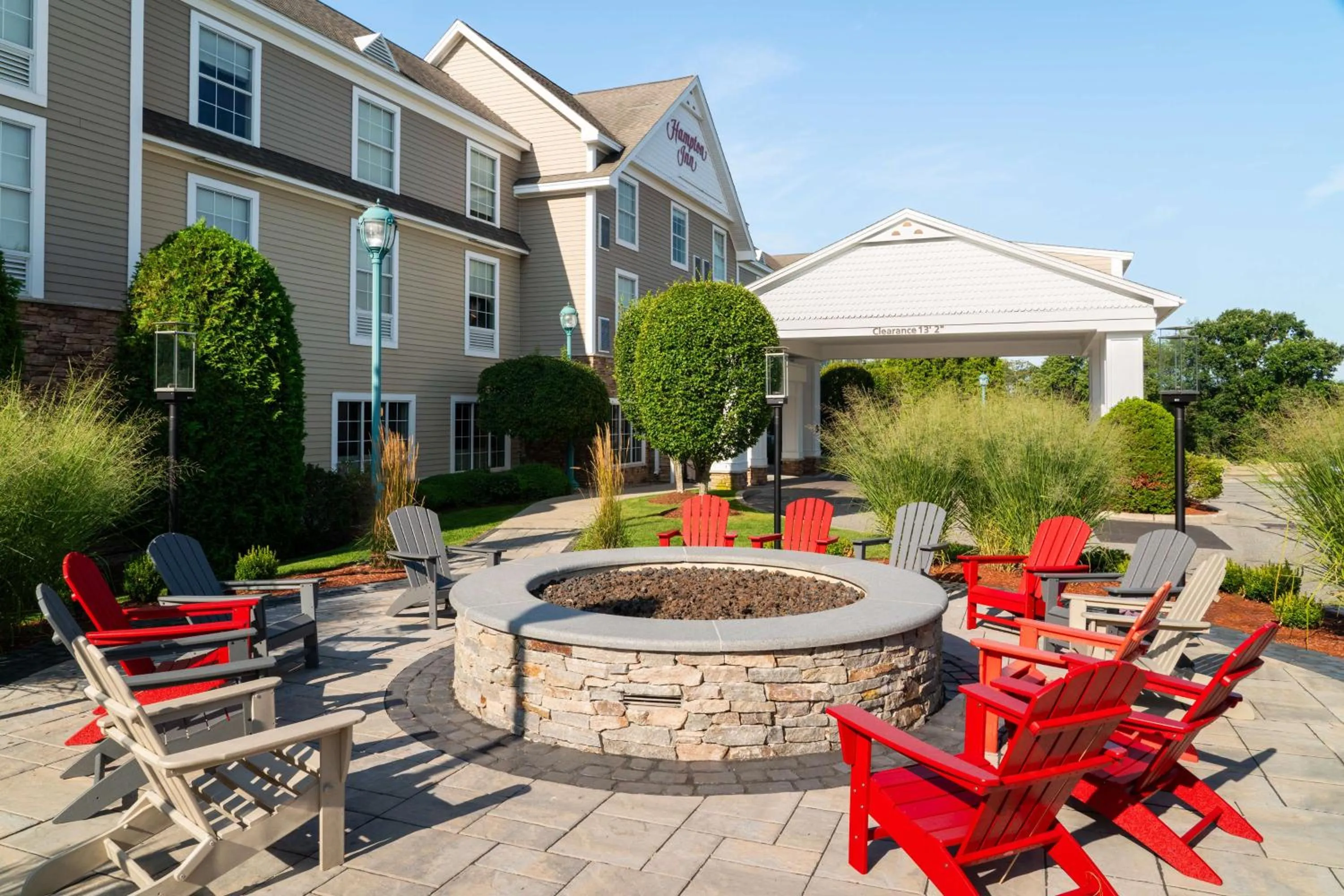 Patio in Hampton Inn South Kingstown - Newport Area