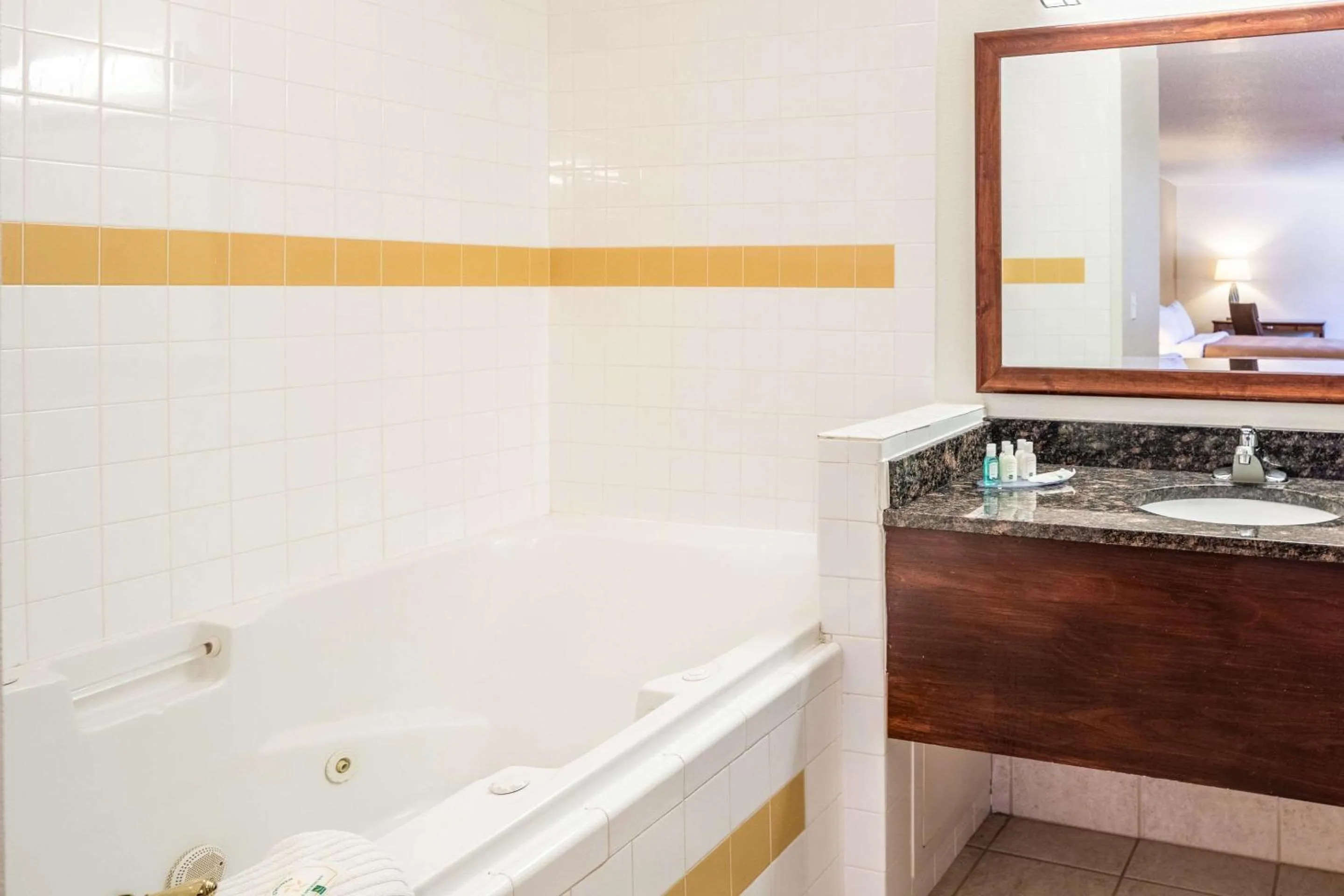 Bathroom in Quality Inn Keystone near Mount Rushmore