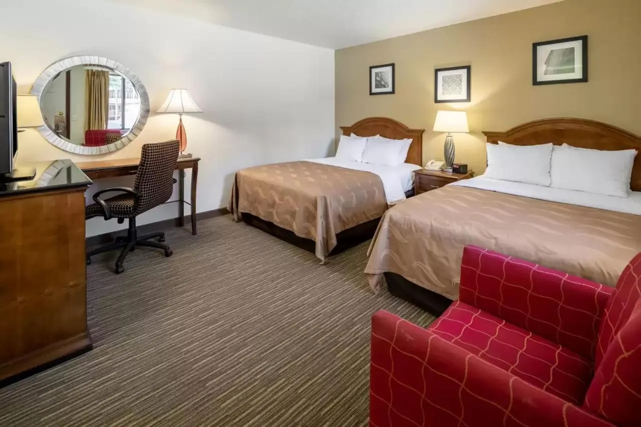 Bed in Quality Inn Keystone near Mount Rushmore