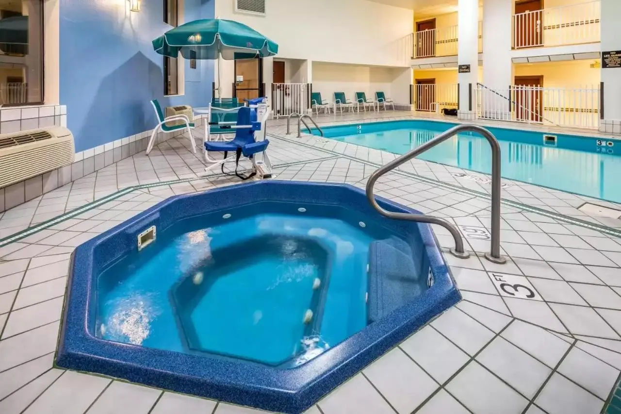 Hot Tub in Quality Inn Keystone near Mount Rushmore