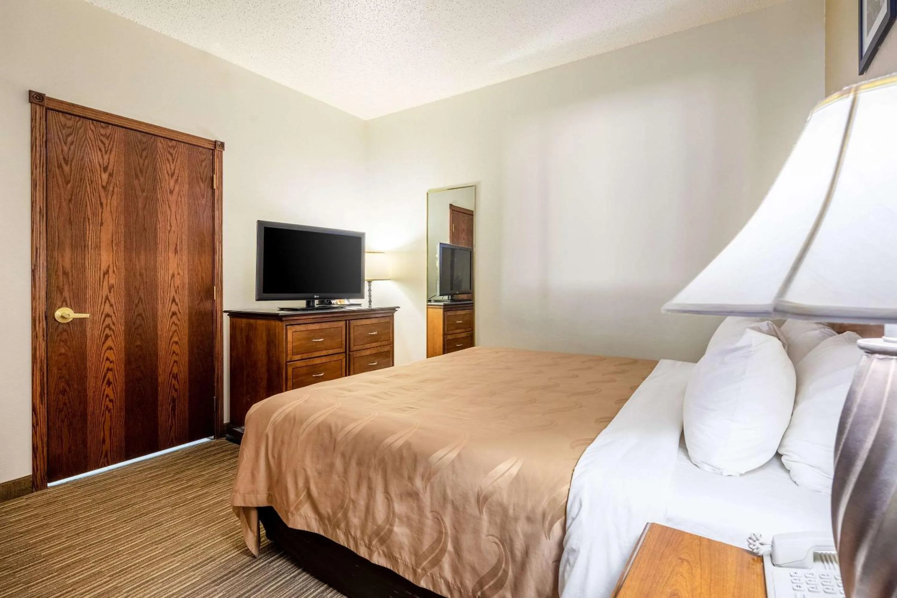 Photo of the whole room, Bed in Quality Inn Keystone near Mount Rushmore