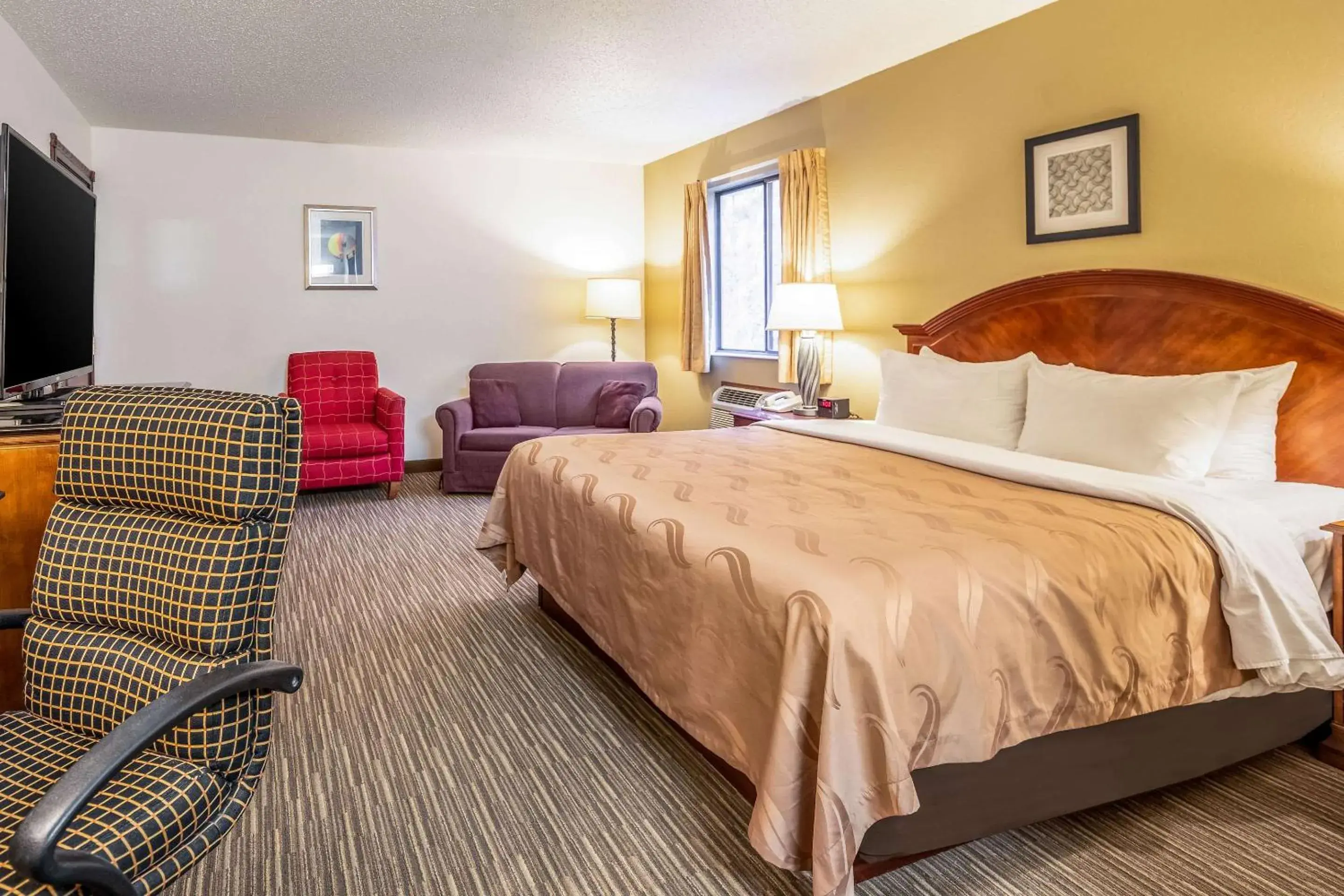 King Room - Non Smoking in Quality Inn Keystone near Mount Rushmore King Room - Non Smoking in Quality Inn Keystone near Mount Rushmore