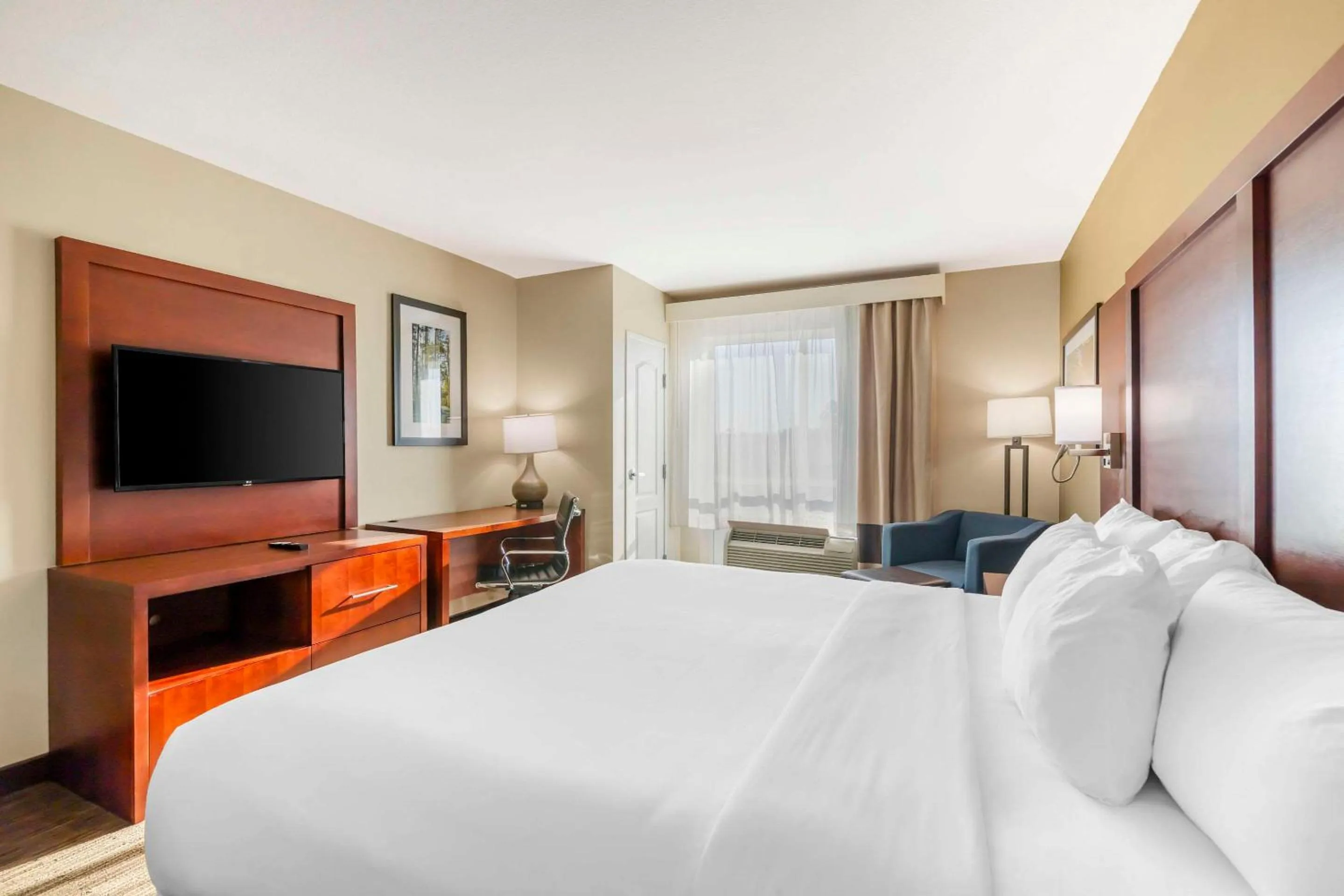 Bedroom, Bed in Comfort Inn & Suites