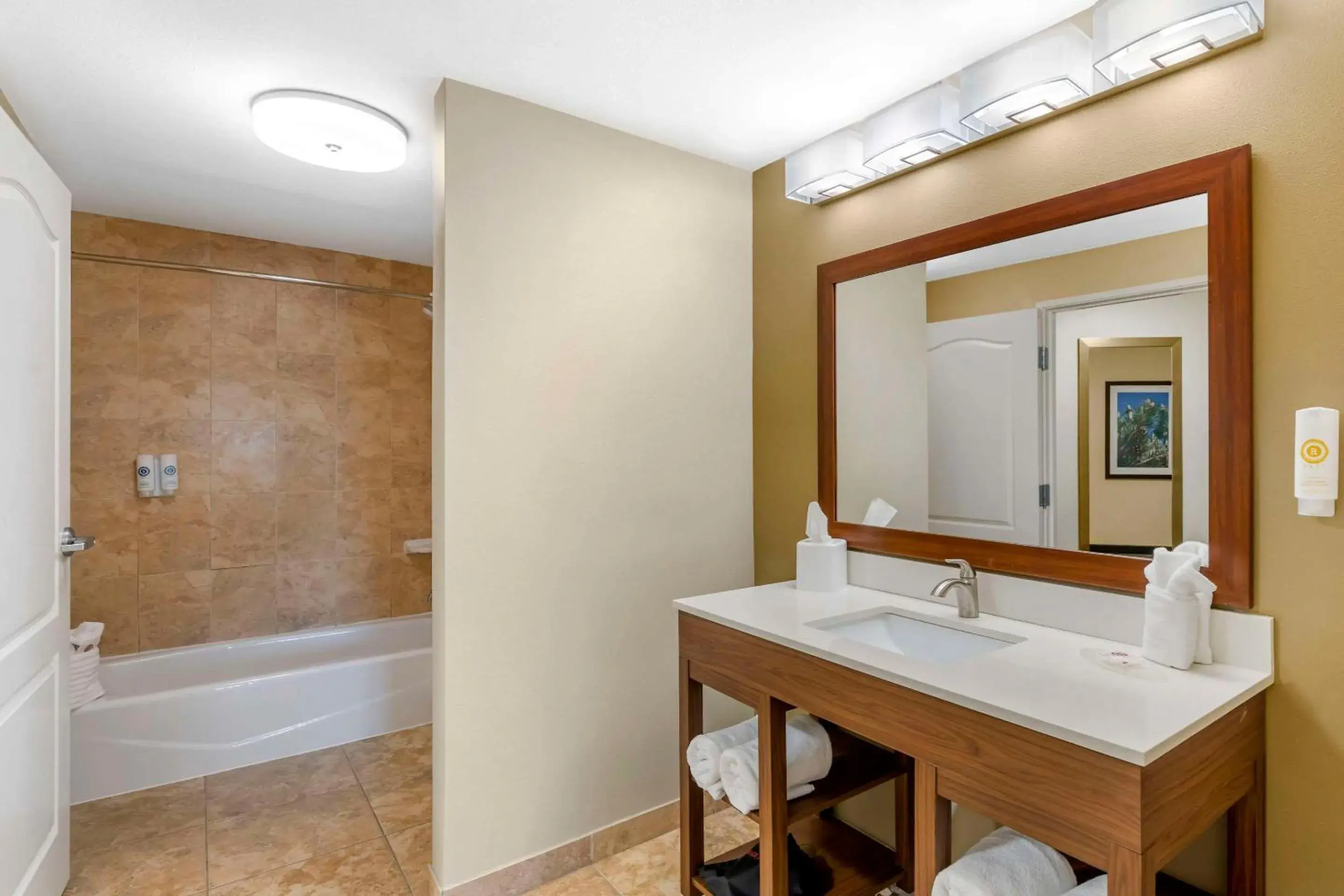 Bedroom in Comfort Inn & Suites Bedroom in Comfort Inn & Suites