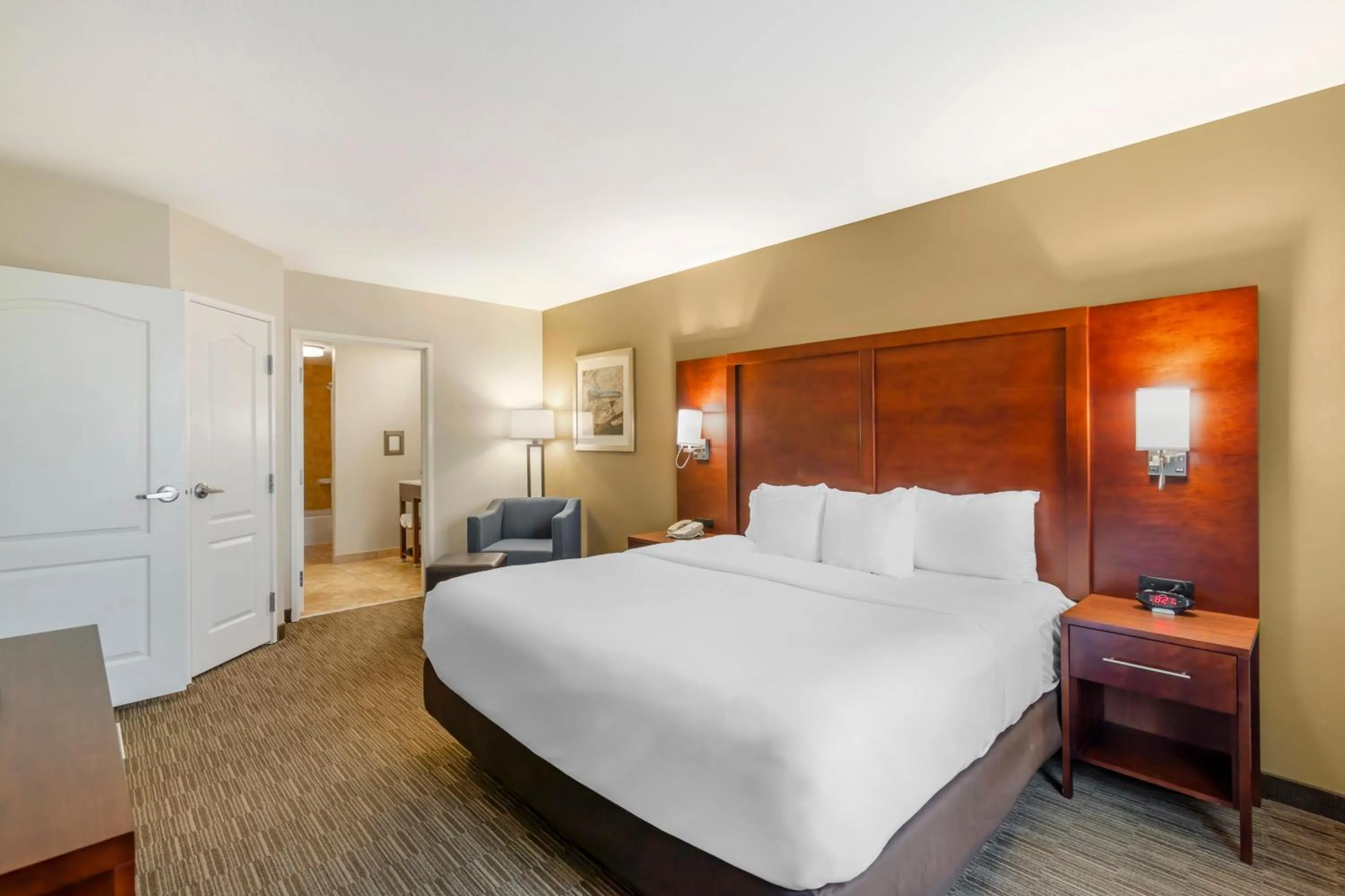 Bedroom, Bed in Comfort Inn & Suites