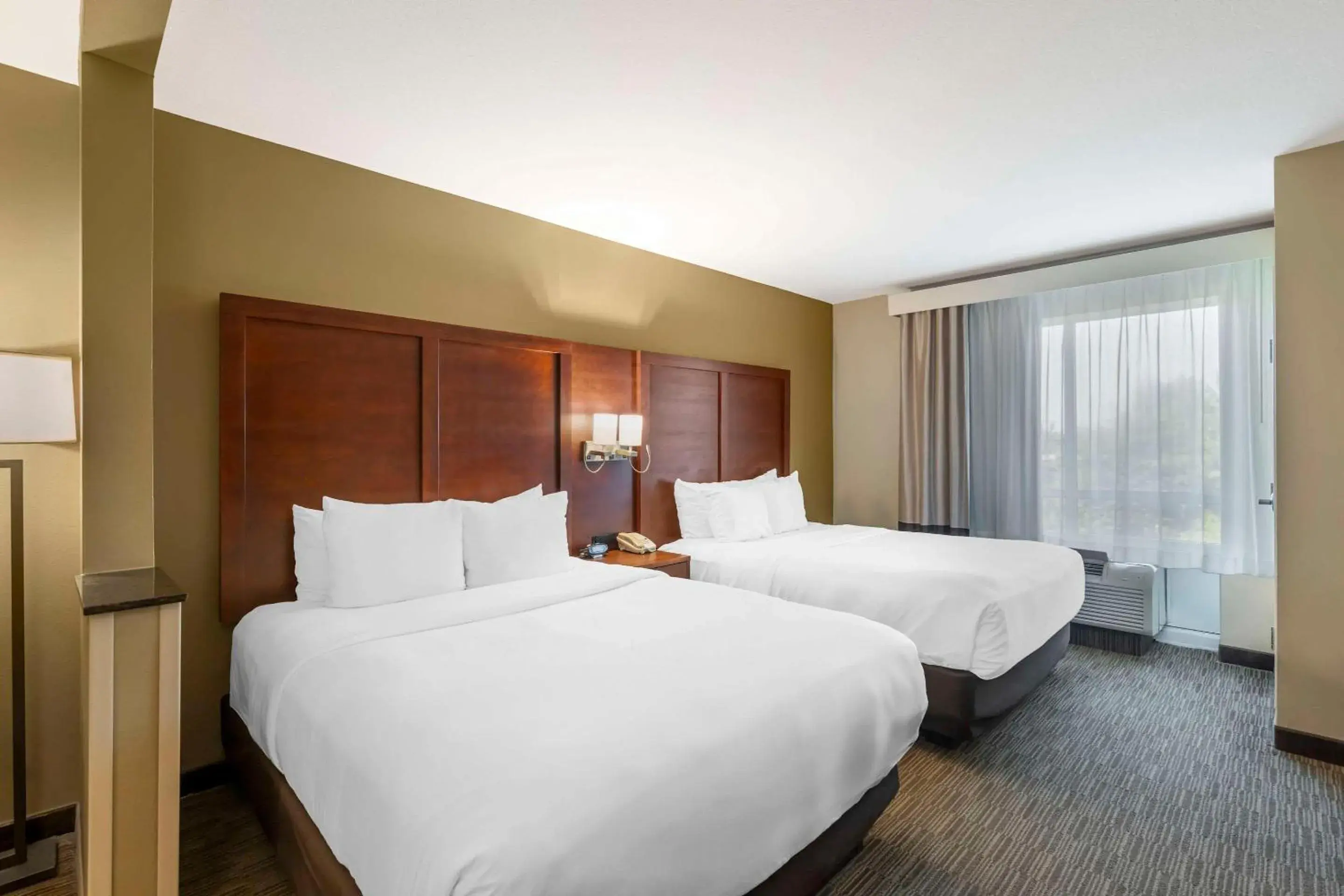 Bedroom, Bed in Comfort Inn & Suites Bedroom, Bed in Comfort Inn & Suites