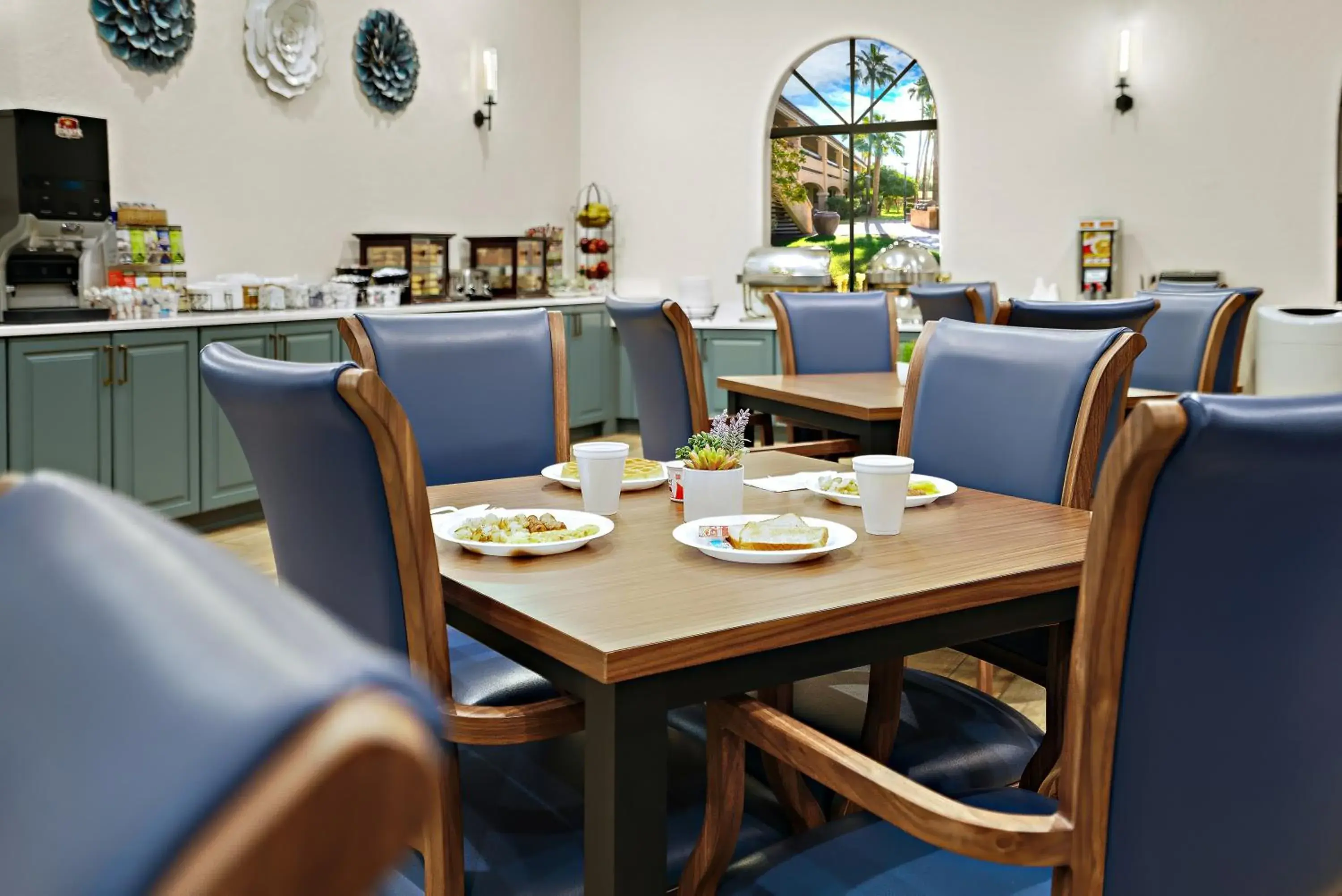 Restaurant/places to eat in La Fuente Inn & Suites Restaurant/places to eat in La Fuente Inn & Suites