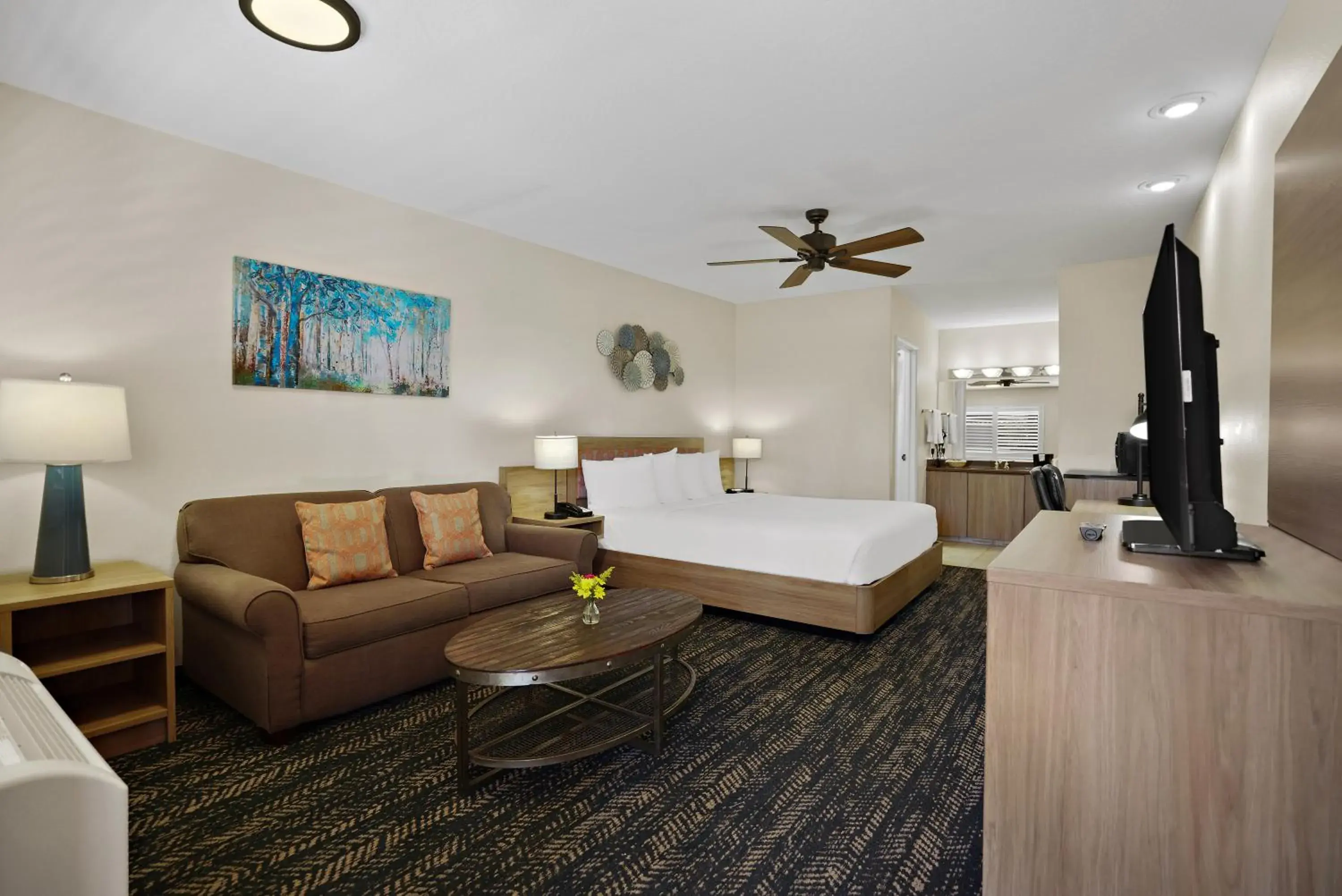 Photo of the whole room, Bed in La Fuente Inn & Suites Photo of the whole room, Bed in La Fuente Inn & Suites