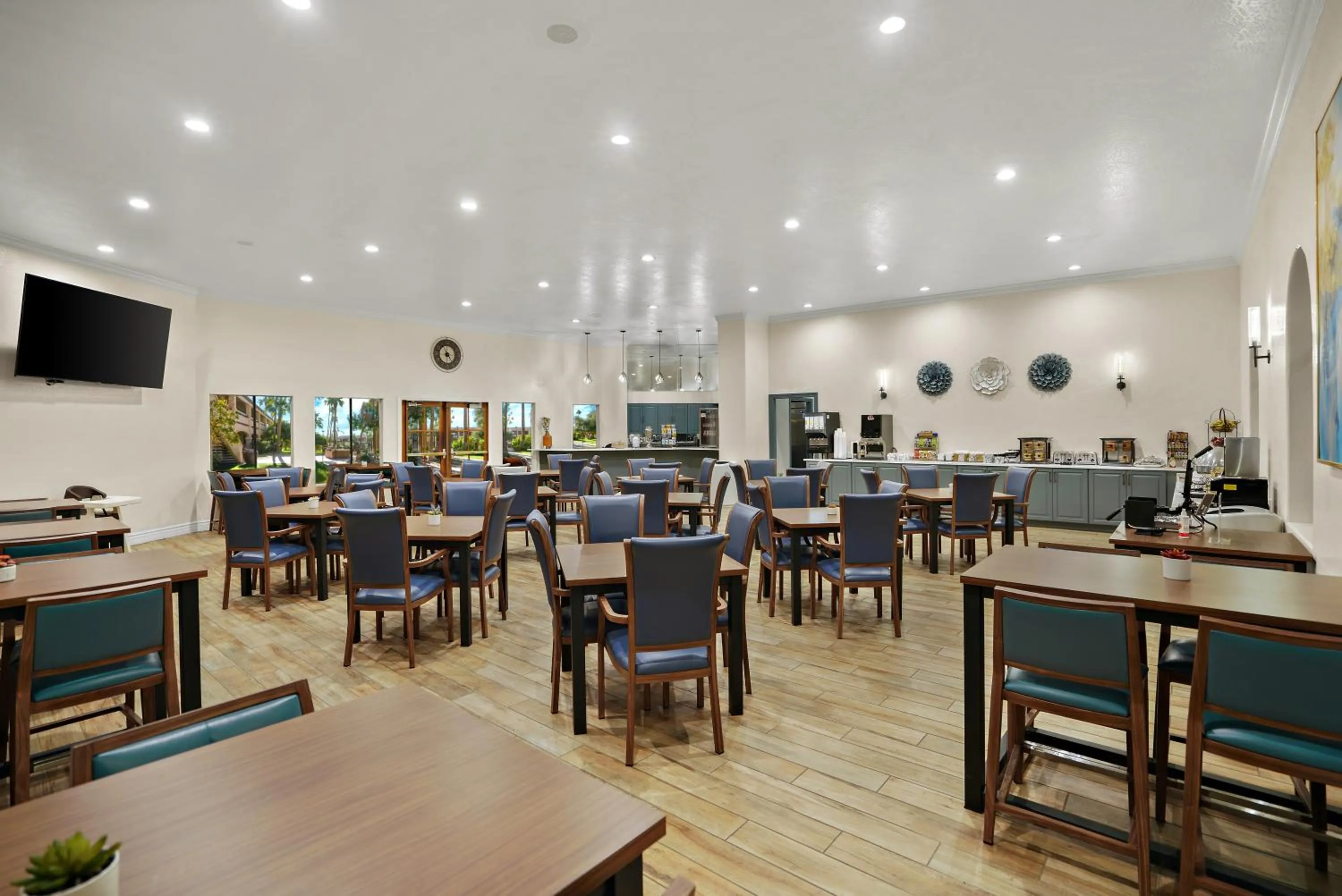 Restaurant/places to eat in La Fuente Inn & Suites