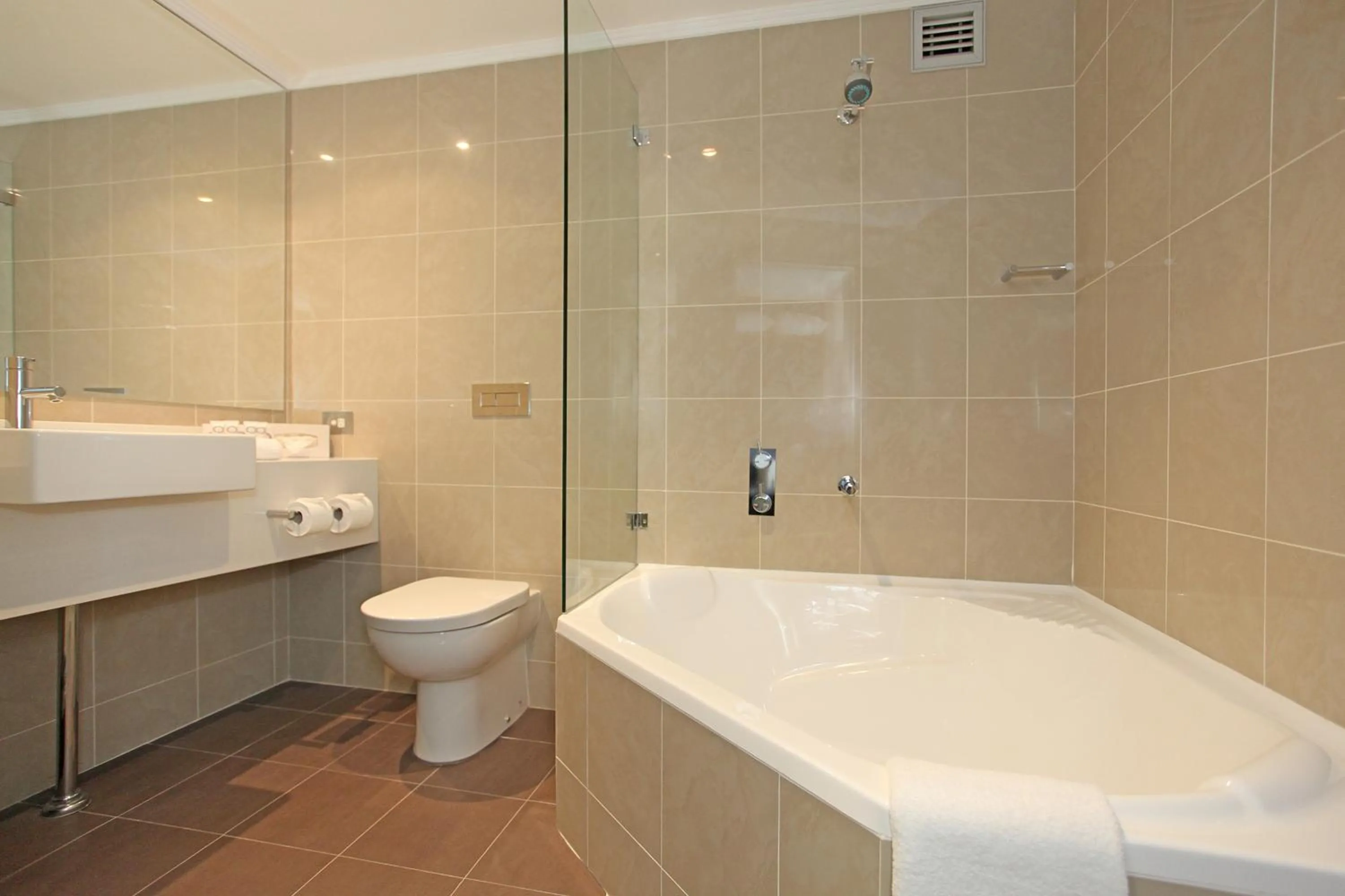 Bathroom in Fairmont Resort Blue Mountains MGallery Collection