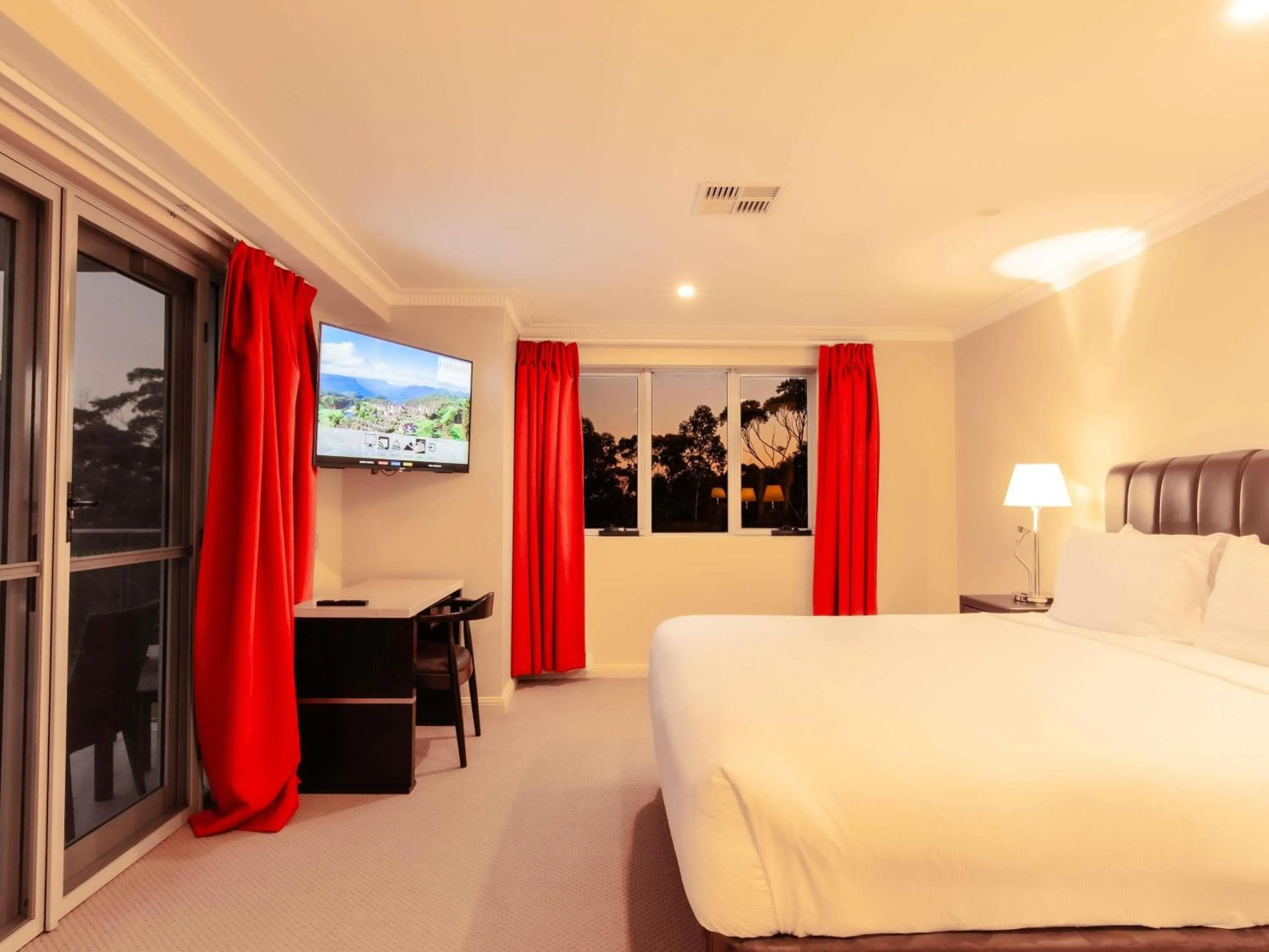 Bedroom, Bed in Fairmont Resort Blue Mountains MGallery Collection