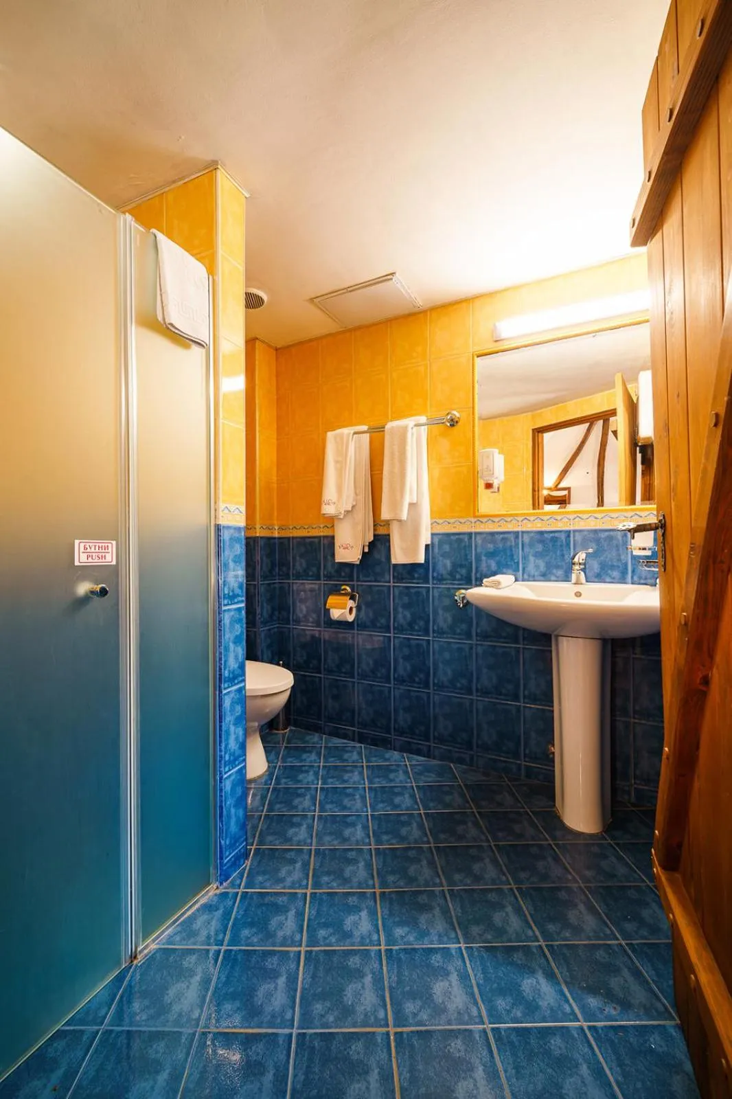 Shower in Hotel Avion - Self check in