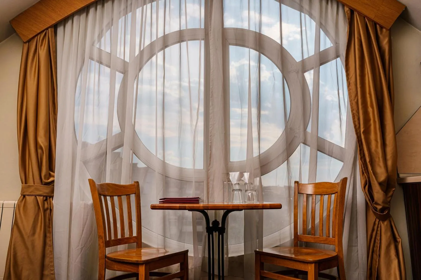 Dining area in Hotel Avion - Self check in