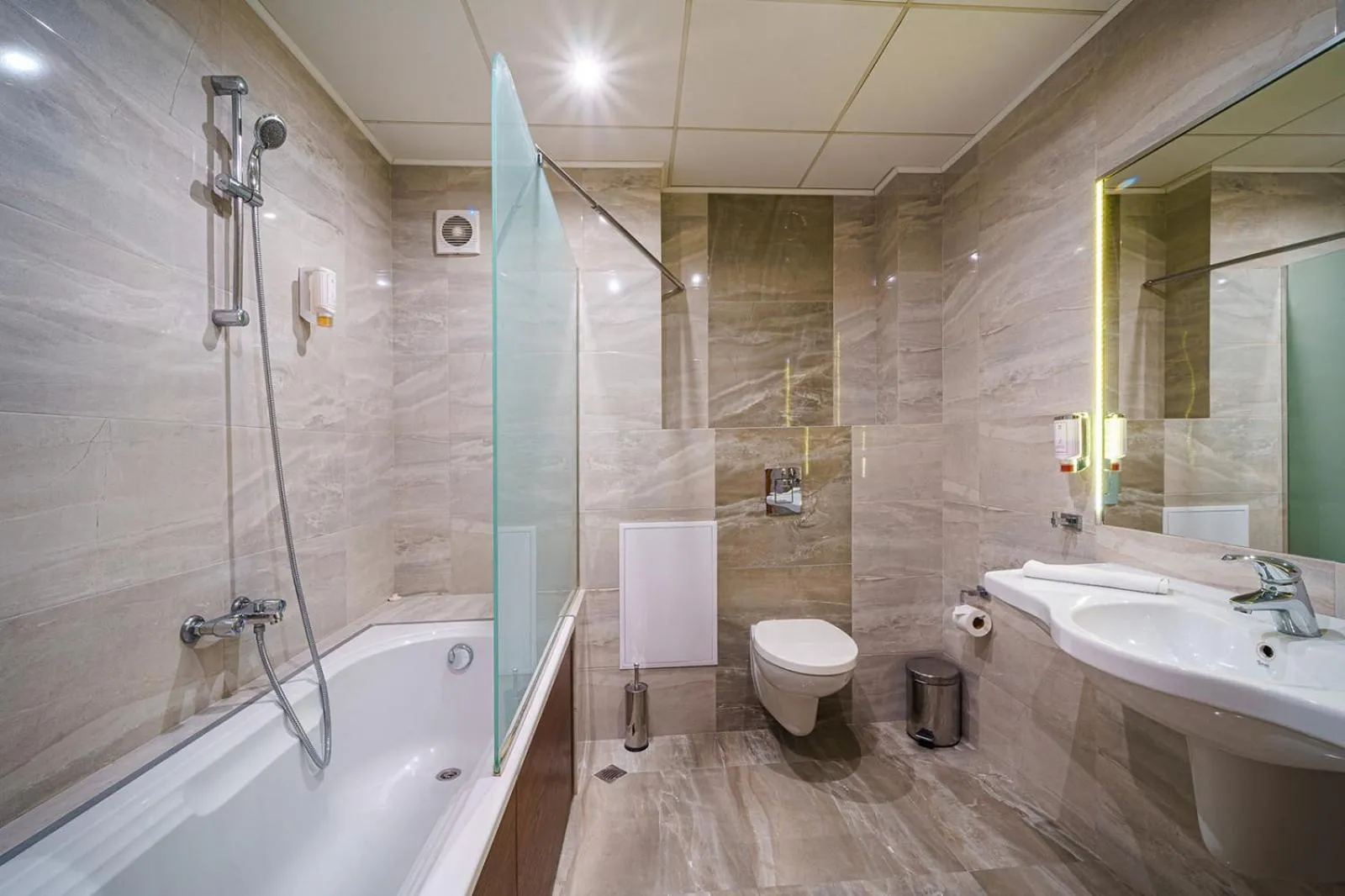 Shower in Hotel Avion - Self check in