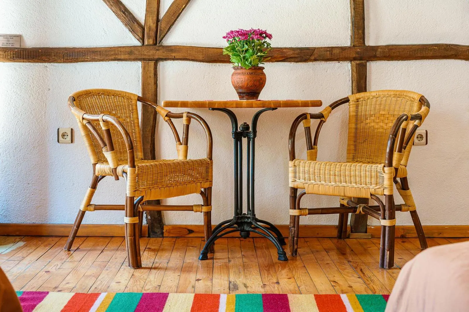 Seating area in Hotel Avion - Self check in