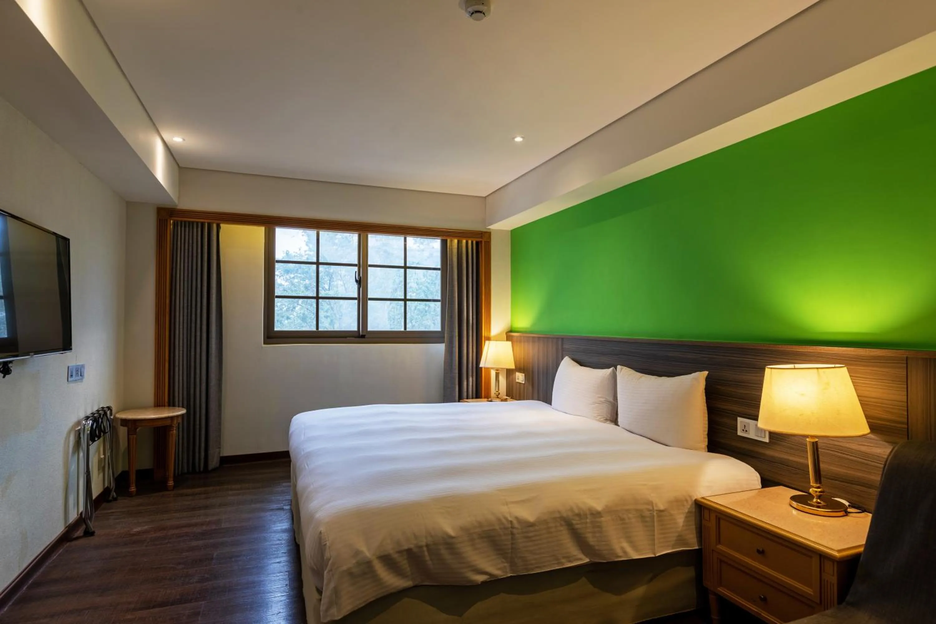 Photo of the whole room, Bed in Green World Triple Beds