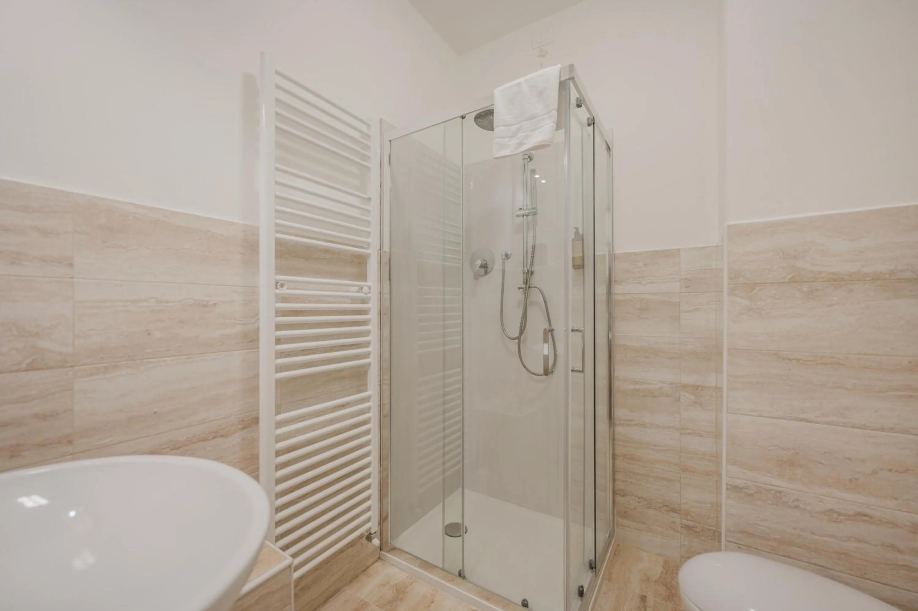 Bathroom in Rialto Suite 707