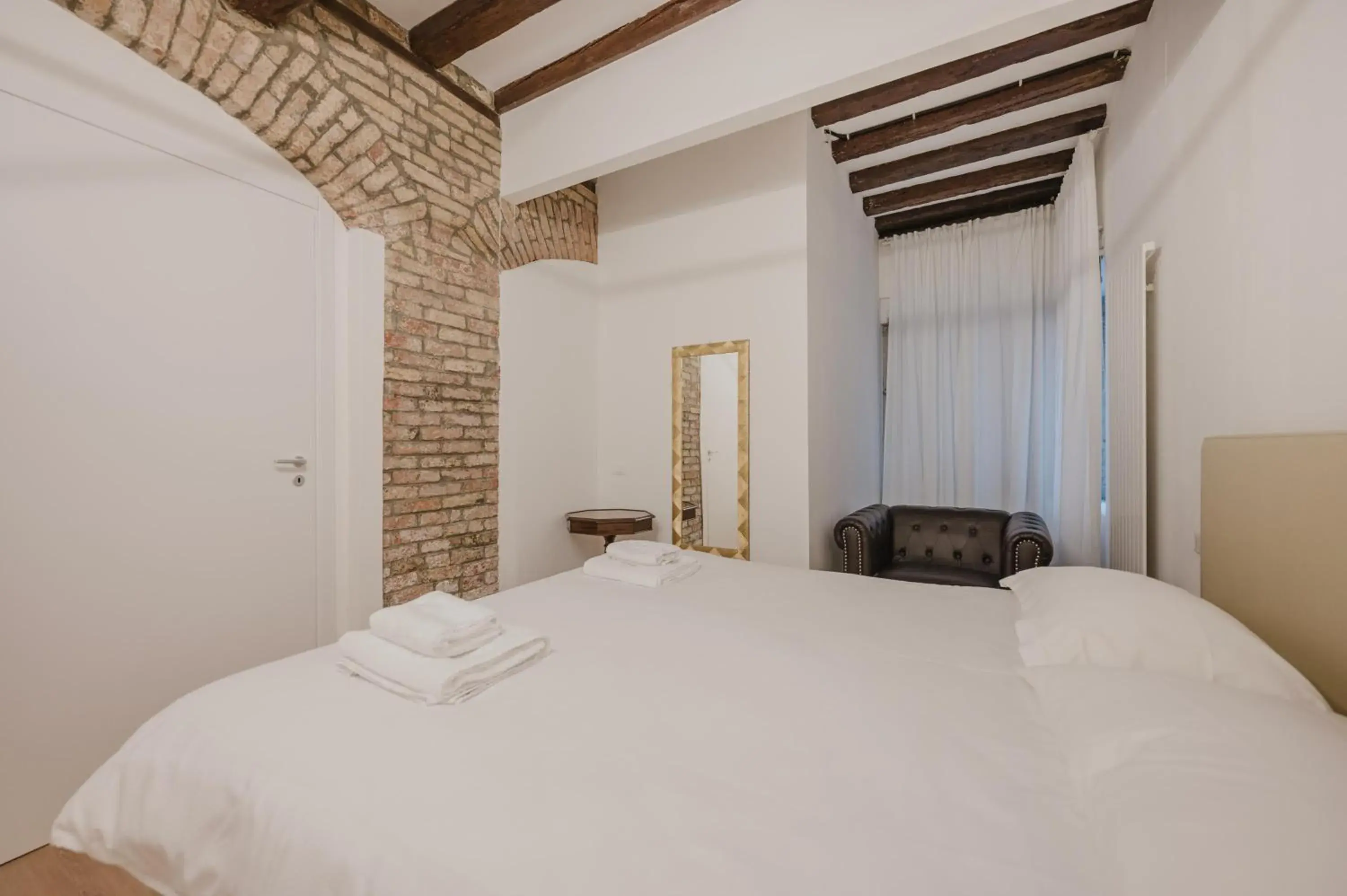 Deluxe Suite in Rialto Suite 707 Deluxe Suite in Rialto Suite 707