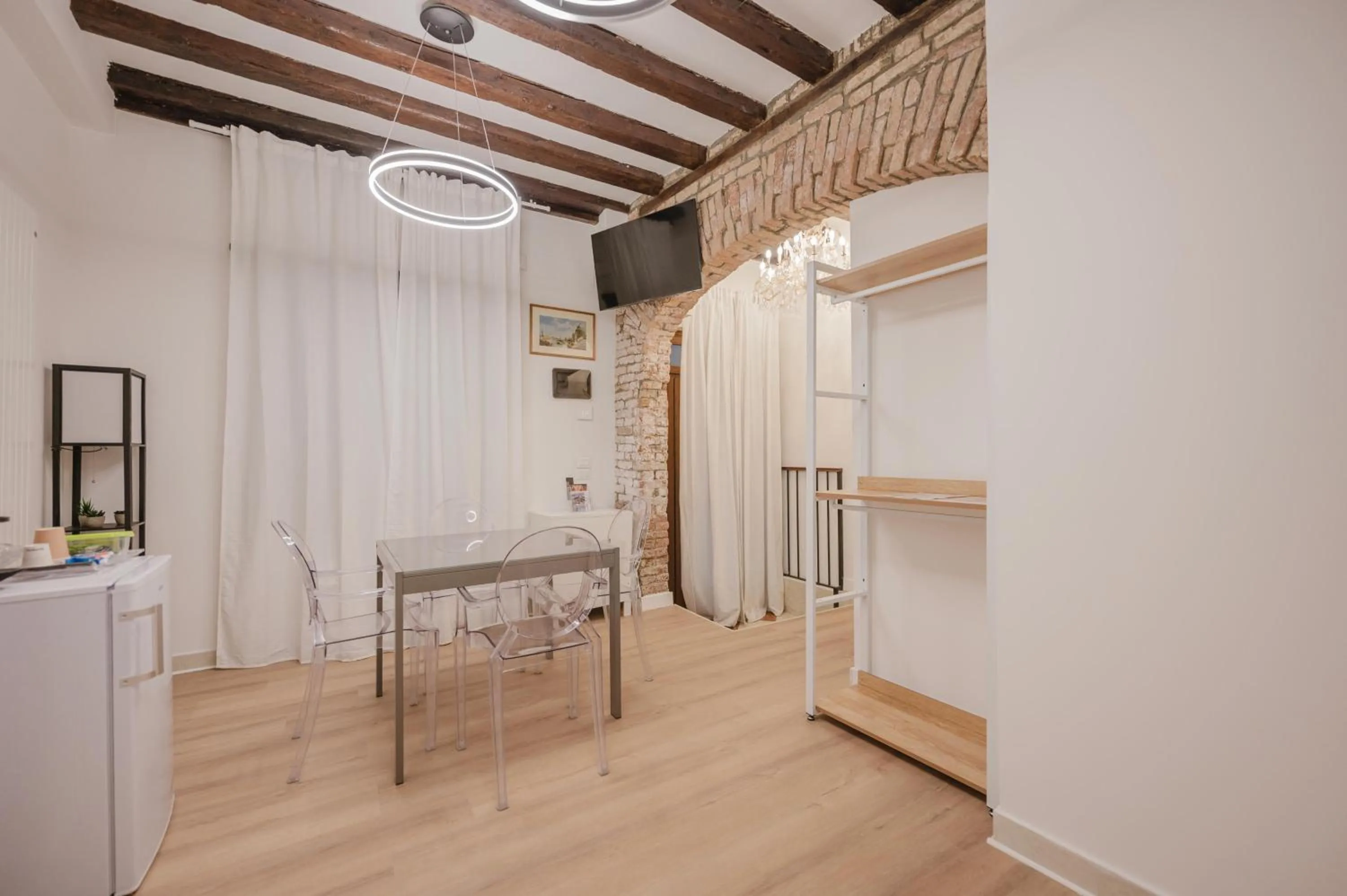 Lounge or bar in Rialto Suite 707