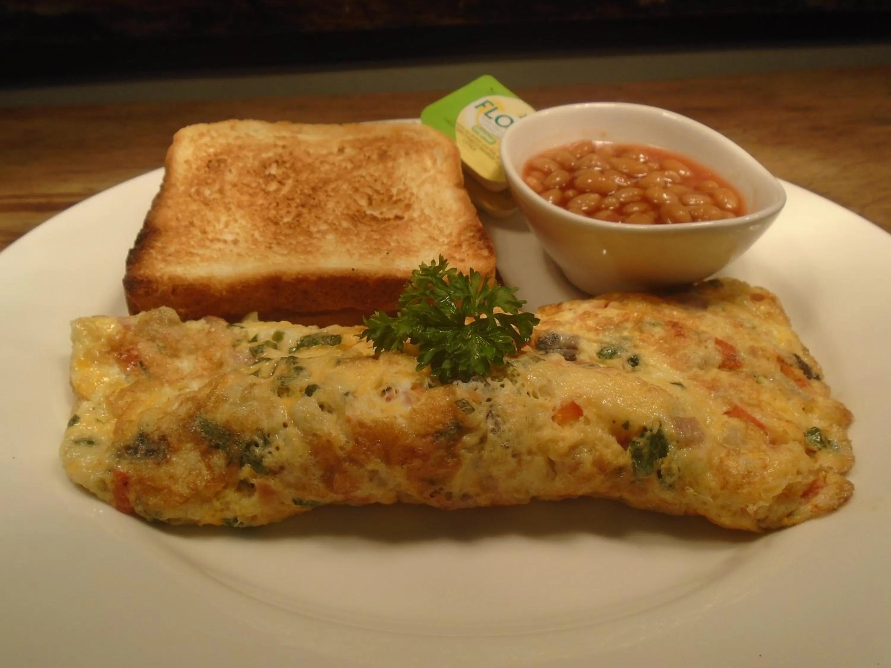 American breakfast in Tadrai Island Resort