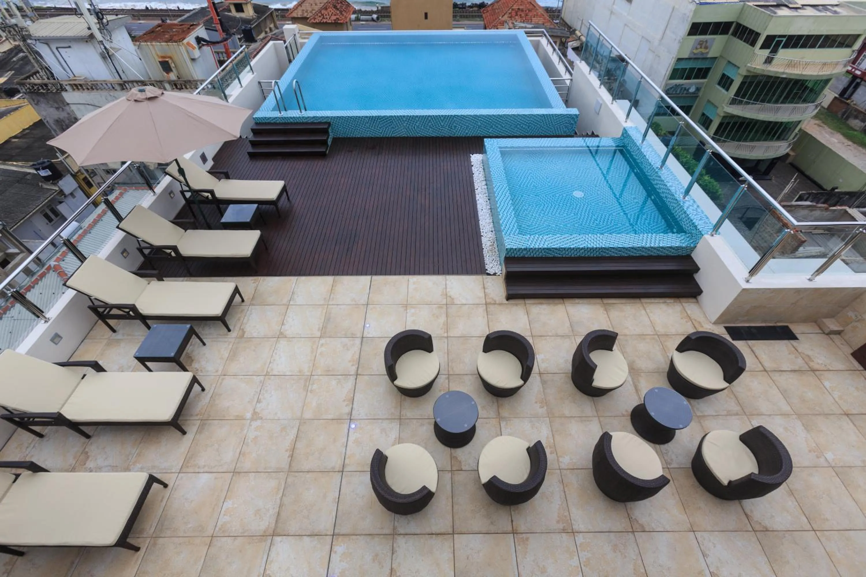 Restaurant/places to eat in Renuka City Hotel