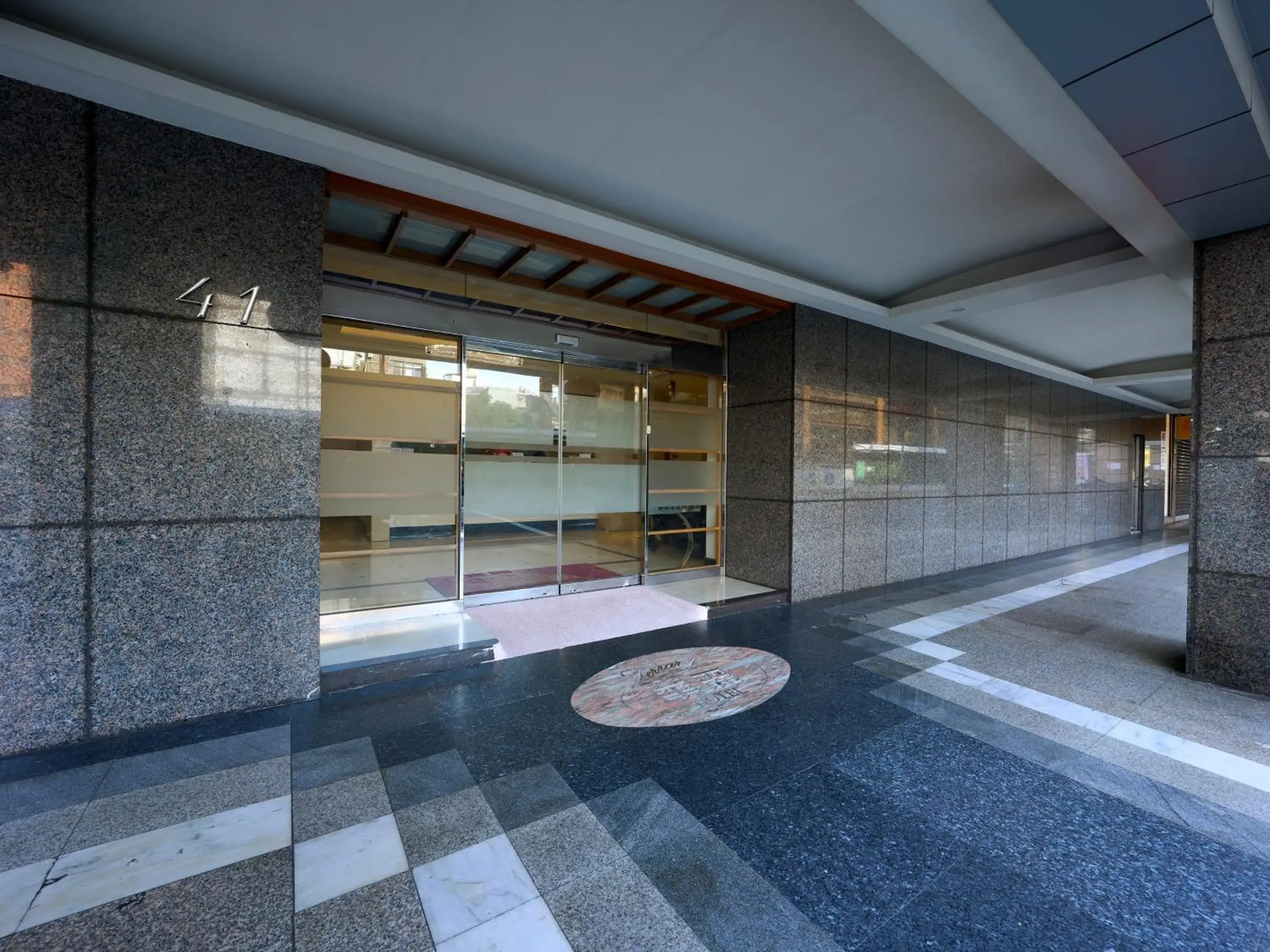 Property building in 華麗大飯店Ferrary Hotel Property building in 華麗大飯店Ferrary Hotel