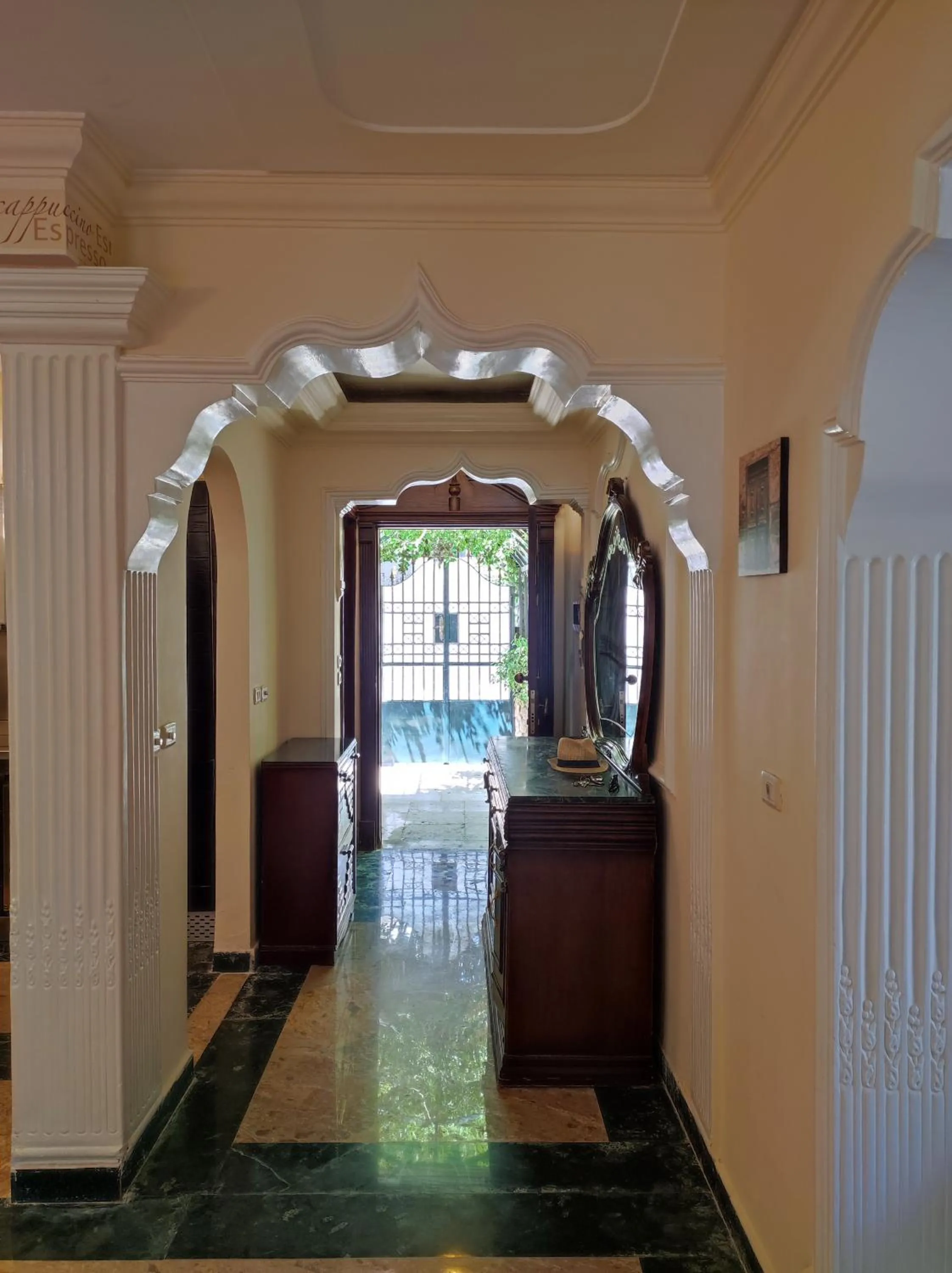 Facade/entrance in Villa Rayan